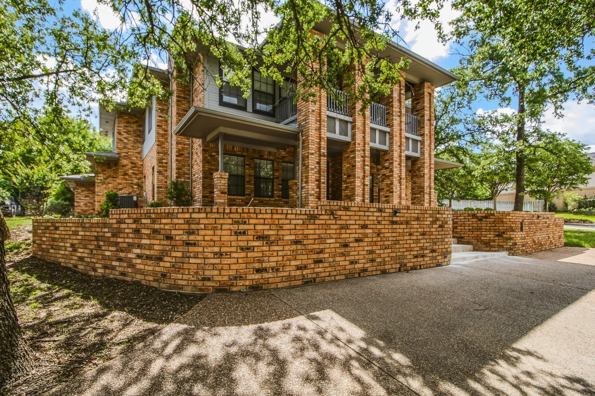 Single Family Residence For Rent in Denton County , 102 Pebble Beach Drive, Trophy Club, Texas 76262, 4 Bedroom, 4 Bathroom, 3 Garage spaces, 3,870 Sqft, built in 1983, mls#21299041, Real Estate Agent in Trophy Club, Homes For Rent in Denton county, Homes For Rent in Trophy Club, Realtor in Trophy Club Texas, Real Estate Brokerage Independent Realty Texas, Luminita Cordes Realtor