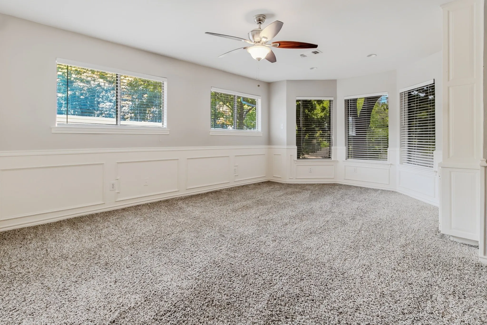 Single Family Residence For Rent in Denton County , 102 Pebble Beach Drive, Trophy Club, Texas 76262, 4 Bedroom, 4 Bathroom, 3 Garage spaces, 3,870 Sqft, built in 1983, mls#21299041, Real Estate Agent in Trophy Club, Homes For Rent in Denton county, Homes For Rent in Trophy Club, Realtor in Trophy Club Texas, Real Estate Brokerage Independent Realty Texas, Luminita Cordes Realtor