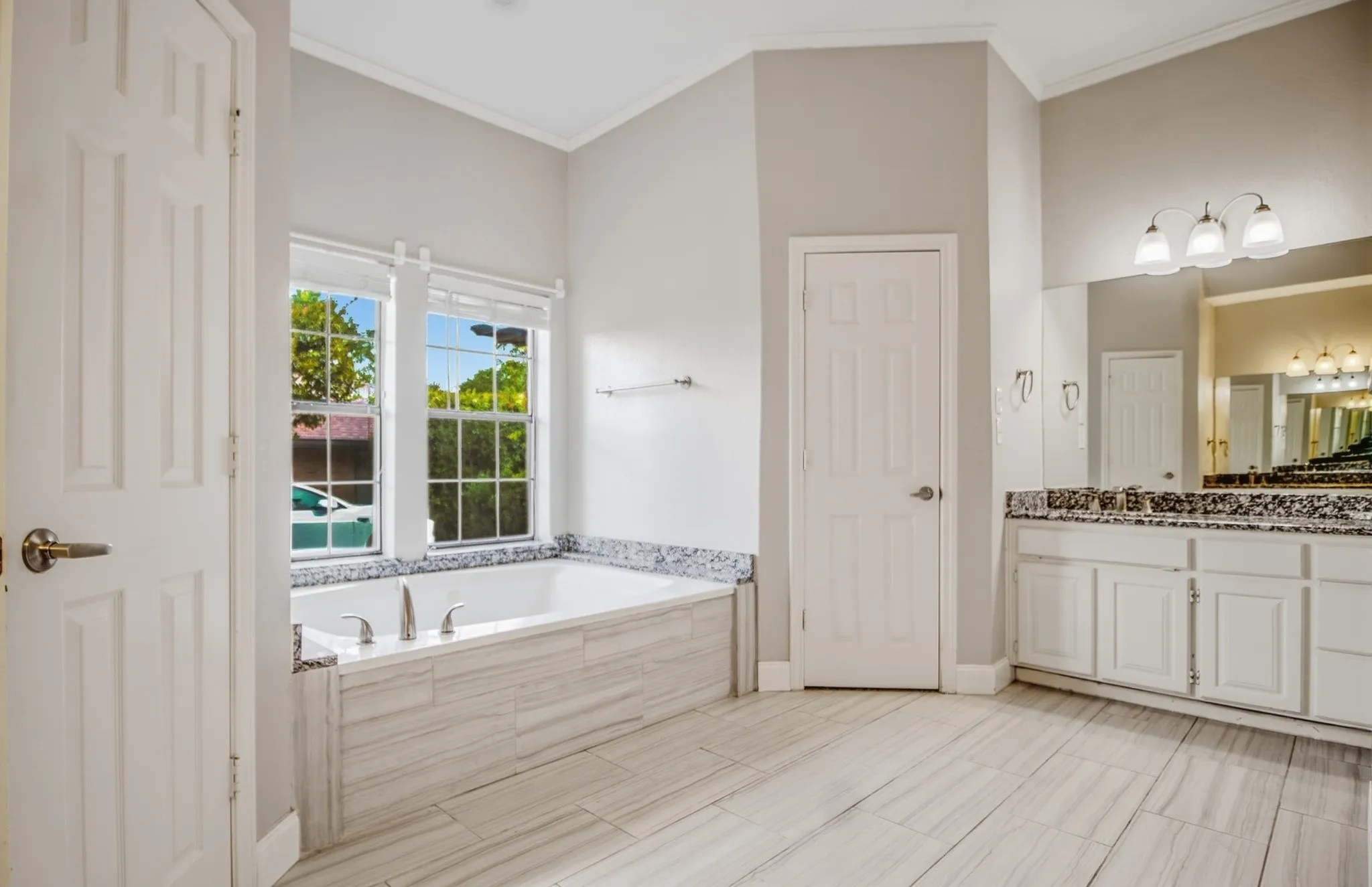 Jetted tub