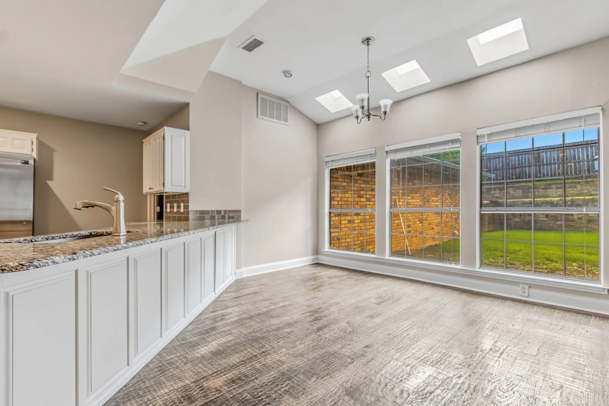 Single Family Residence For Rent in Denton County , 102 Pebble Beach Drive, Trophy Club, Texas 76262, 4 Bedroom, 4 Bathroom, 3 Garage spaces, 3,870 Sqft, built in 1983, mls#21299041, Real Estate Agent in Trophy Club, Homes For Rent in Denton county, Homes For Rent in Trophy Club, Realtor in Trophy Club Texas, Real Estate Brokerage Independent Realty Texas, Luminita Cordes Realtor