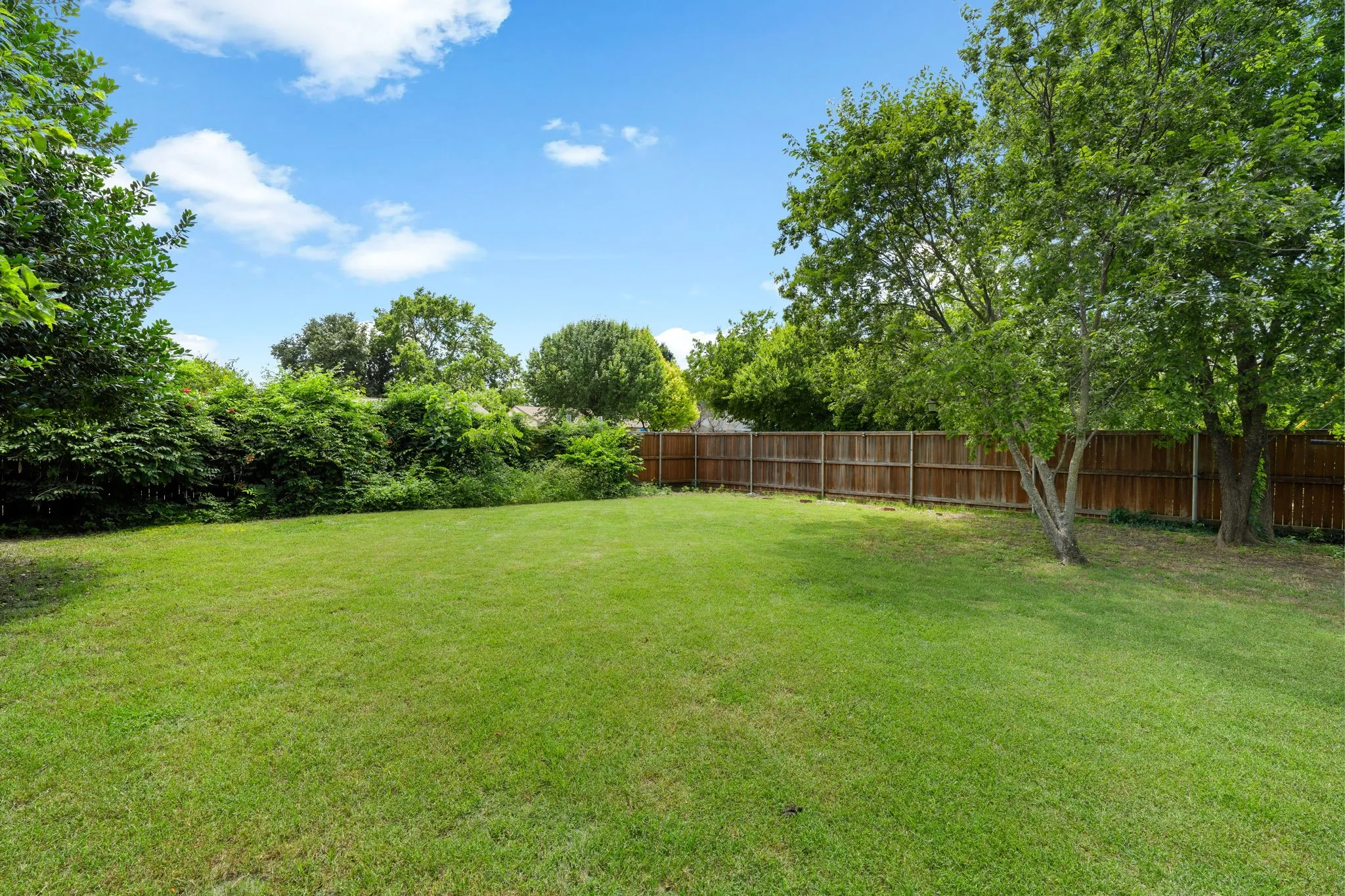 Single Family Residence For Sale in Collin County , 2901 Janet Court, Plano, Texas 75074, 3 Bedroom, 1 Bathroom, 1 Garage spaces, 1,054 Sqft, built in 1962, mls#21296701, Real Estate Agent in Plano, Homes For Sale in Collin county, Homes For Sale in Plano, Realtor in Plano Texas, Real Estate Brokerage Independent Realty Texas, Luminita Cordes Realtor