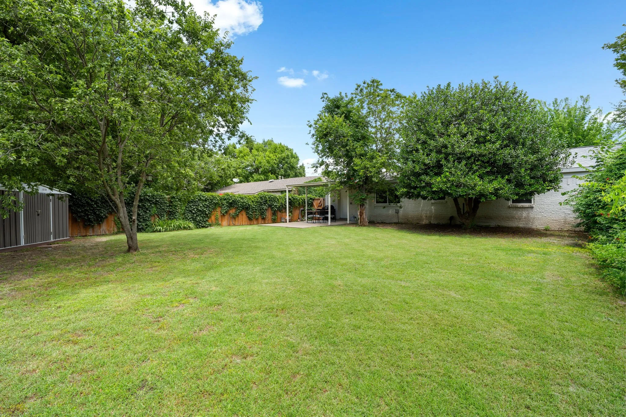 Single Family Residence For Sale in Collin County , 2901 Janet Court, Plano, Texas 75074, 3 Bedroom, 1 Bathroom, 1 Garage spaces, 1,054 Sqft, built in 1962, mls#21296701, Real Estate Agent in Plano, Homes For Sale in Collin county, Homes For Sale in Plano, Realtor in Plano Texas, Real Estate Brokerage Independent Realty Texas, Luminita Cordes Realtor
