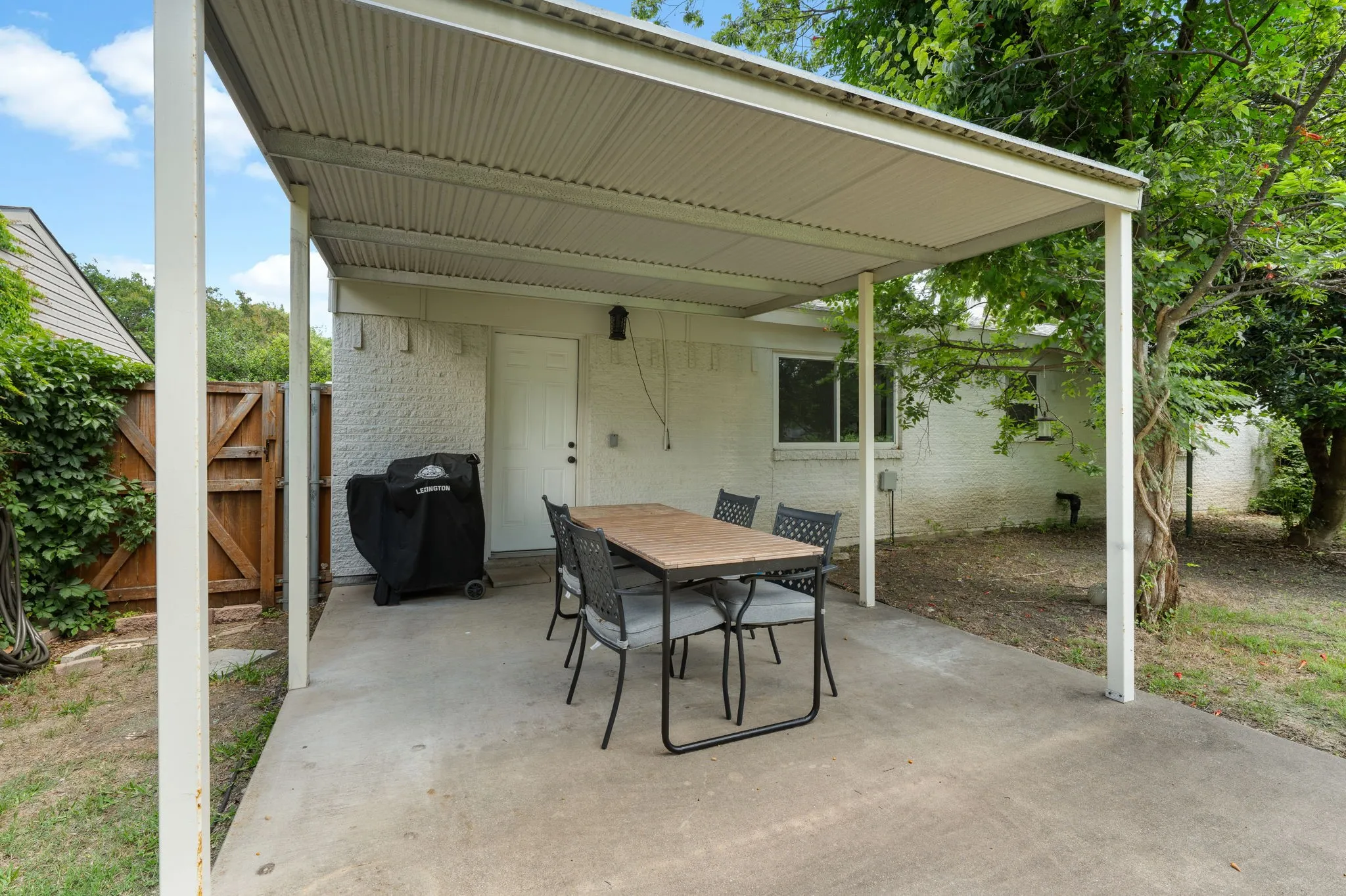 Single Family Residence For Sale in Collin County , 2901 Janet Court, Plano, Texas 75074, 3 Bedroom, 1 Bathroom, 1 Garage spaces, 1,054 Sqft, built in 1962, mls#21296701, Real Estate Agent in Plano, Homes For Sale in Collin county, Homes For Sale in Plano, Realtor in Plano Texas, Real Estate Brokerage Independent Realty Texas, Luminita Cordes Realtor