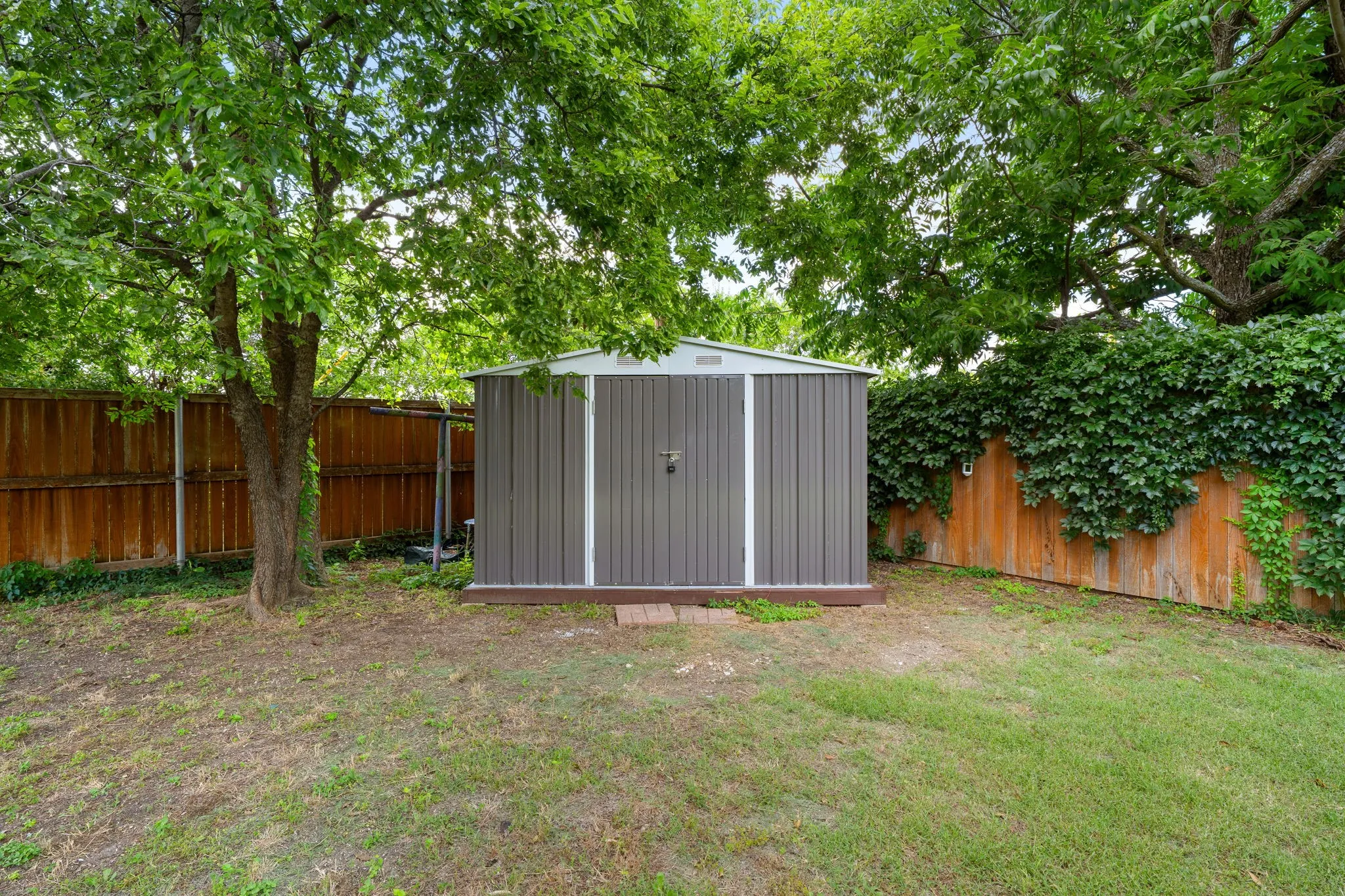 Single Family Residence For Sale in Collin County , 2901 Janet Court, Plano, Texas 75074, 3 Bedroom, 1 Bathroom, 1 Garage spaces, 1,054 Sqft, built in 1962, mls#21296701, Real Estate Agent in Plano, Homes For Sale in Collin county, Homes For Sale in Plano, Realtor in Plano Texas, Real Estate Brokerage Independent Realty Texas, Luminita Cordes Realtor