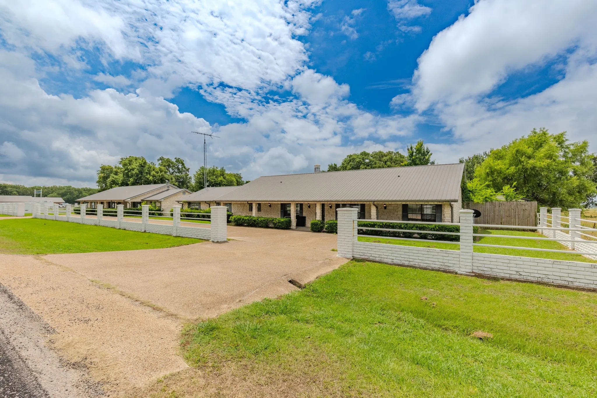 Ranch For Sale in Hunt County , 4509 Diamond D Road, Lone Oak, Texas 75453, 0, 0, Garage spaces, 0 Sqft, built in 1992, mls#21299044, Real Estate Agent in Lone Oak, Homes For Sale in Hunt county, Homes For Sale in Lone Oak, Realtor in Lone Oak Texas, Real Estate Brokerage Independent Realty Texas, Luminita Cordes Realtor