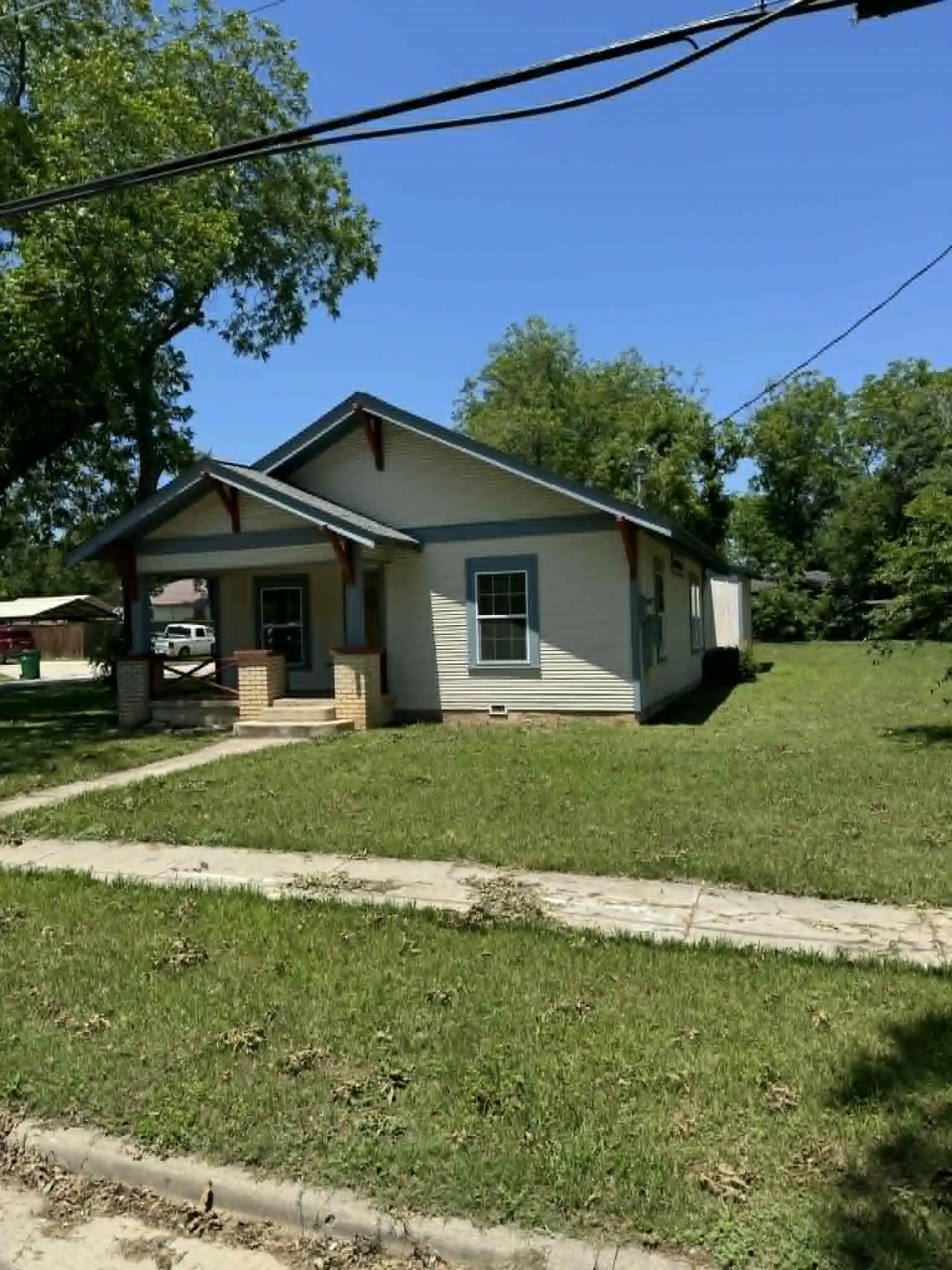 Single Family Residence For Sale in Erath County , 230 SW Live Oak, Dublin, Texas 76446, 3 Bedroom, 2 Bathroom, 2 Garage spaces, 1,390 Sqft, built in 1920, mls#21296469, Real Estate Agent in Dublin, Homes For Sale in Erath county, Homes For Sale in Dublin, Realtor in Dublin Texas, Real Estate Brokerage Independent Realty Texas, Luminita Cordes Realtor