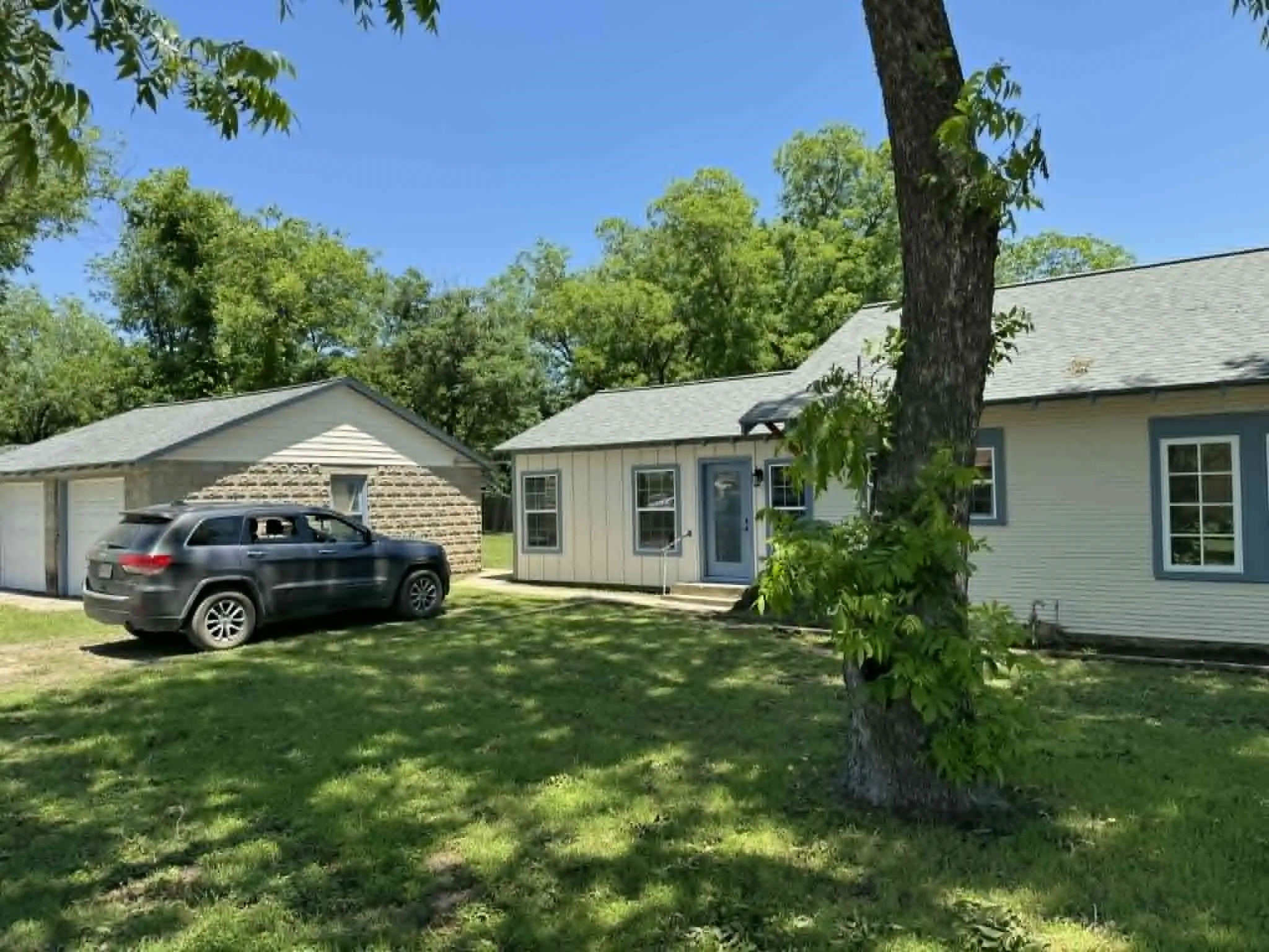 Single Family Residence For Sale in Erath County , 230 SW Live Oak, Dublin, Texas 76446, 3 Bedroom, 2 Bathroom, 2 Garage spaces, 1,390 Sqft, built in 1920, mls#21296469, Real Estate Agent in Dublin, Homes For Sale in Erath county, Homes For Sale in Dublin, Realtor in Dublin Texas, Real Estate Brokerage Independent Realty Texas, Luminita Cordes Realtor