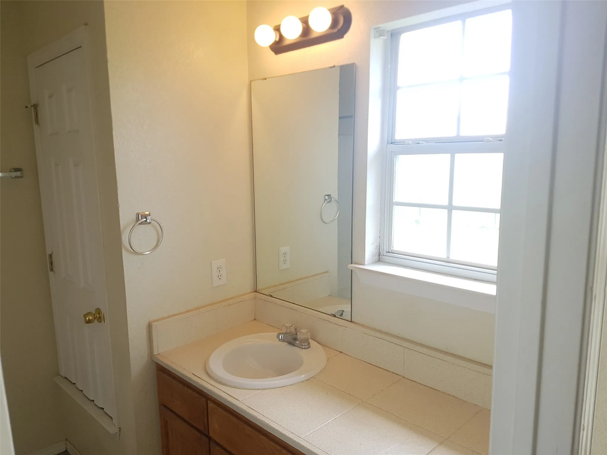 Duplex For Sale in Parker County , 309 S Blue Jay Court, Weatherford, Texas 76088, 6 Bedroom, 4 Bathroom, Garage spaces, 0 Sqft, built in 1975, mls#21299059, Real Estate Agent in Weatherford, Homes For Sale in Parker county, Homes For Sale in Weatherford, Realtor in Weatherford Texas, Real Estate Brokerage Independent Realty Texas, Luminita Cordes Realtor