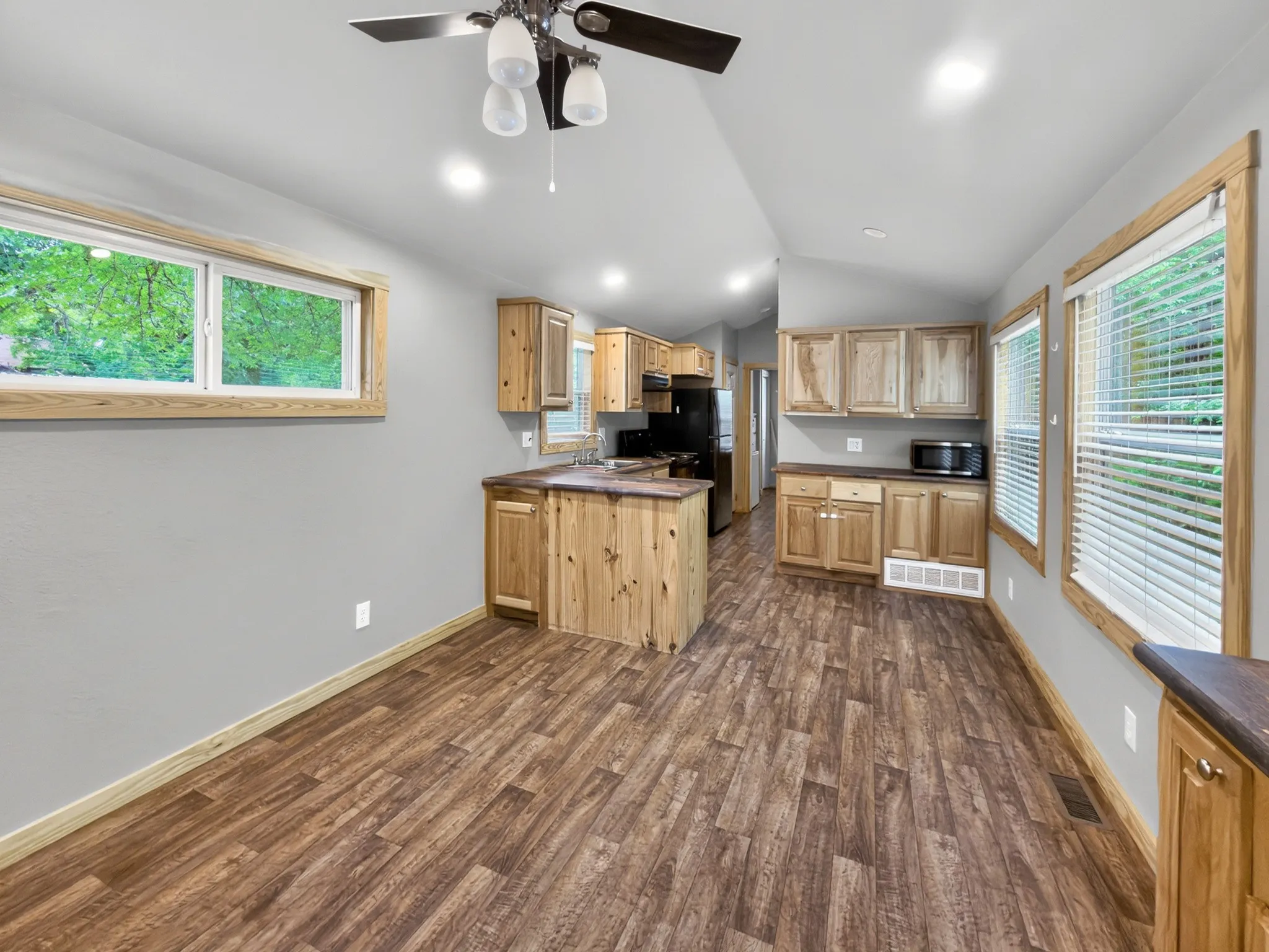 Manufactured Home For Rent in Grayson County , 761 Paxton Road, Gunter, Texas 75058, 1 Bedroom, 1 Bathroom, Garage spaces, 499 Sqft, built in 2024, Price $1,000, mls#21299066, Real Estate Agent in Gunter, Homes For Rent in Grayson county, Homes For Rent in Gunter, Realtor in Gunter Texas, Real Estate Brokerage Independent Realty Texas, Luminita Cordes Realtor