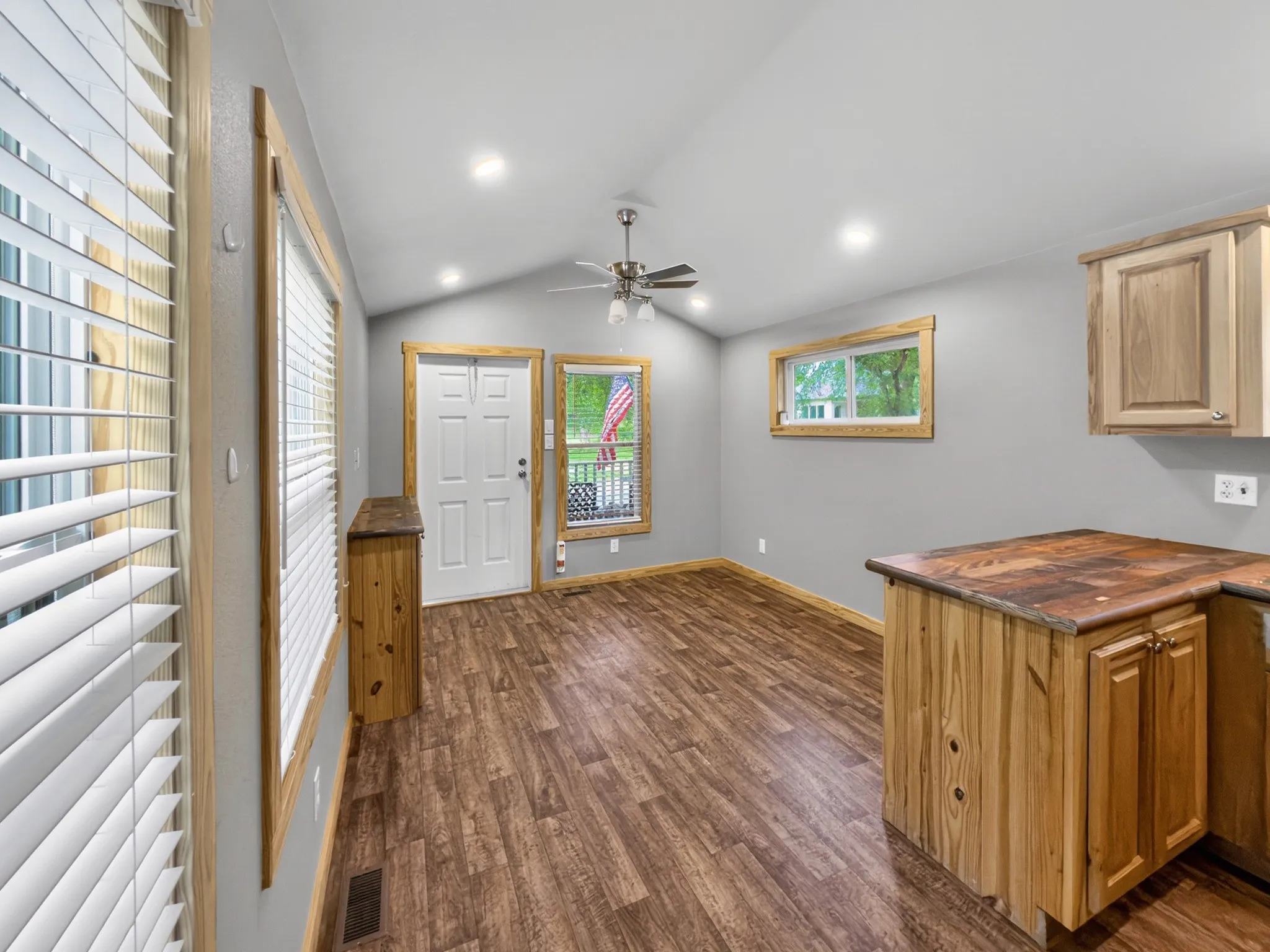 Manufactured Home For Rent in Grayson County , 761 Paxton Road, Gunter, Texas 75058, 1 Bedroom, 1 Bathroom, Garage spaces, 499 Sqft, built in 2024, Price $1,000, mls#21299066, Real Estate Agent in Gunter, Homes For Rent in Grayson county, Homes For Rent in Gunter, Realtor in Gunter Texas, Real Estate Brokerage Independent Realty Texas, Luminita Cordes Realtor