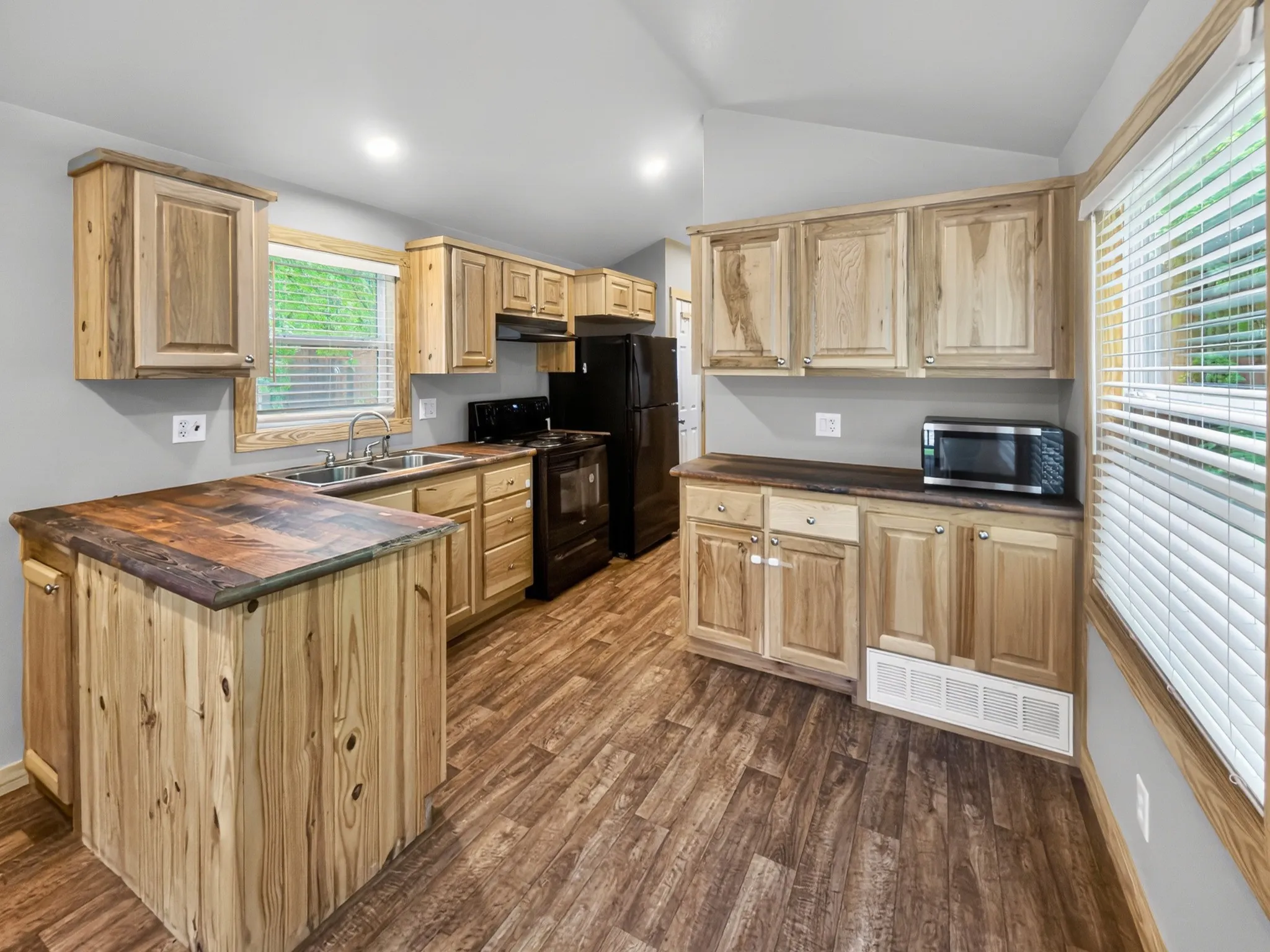 Manufactured Home For Rent in Grayson County , 761 Paxton Road, Gunter, Texas 75058, 1 Bedroom, 1 Bathroom, Garage spaces, 499 Sqft, built in 2024, Price $1,000, mls#21299066, Real Estate Agent in Gunter, Homes For Rent in Grayson county, Homes For Rent in Gunter, Realtor in Gunter Texas, Real Estate Brokerage Independent Realty Texas, Luminita Cordes Realtor