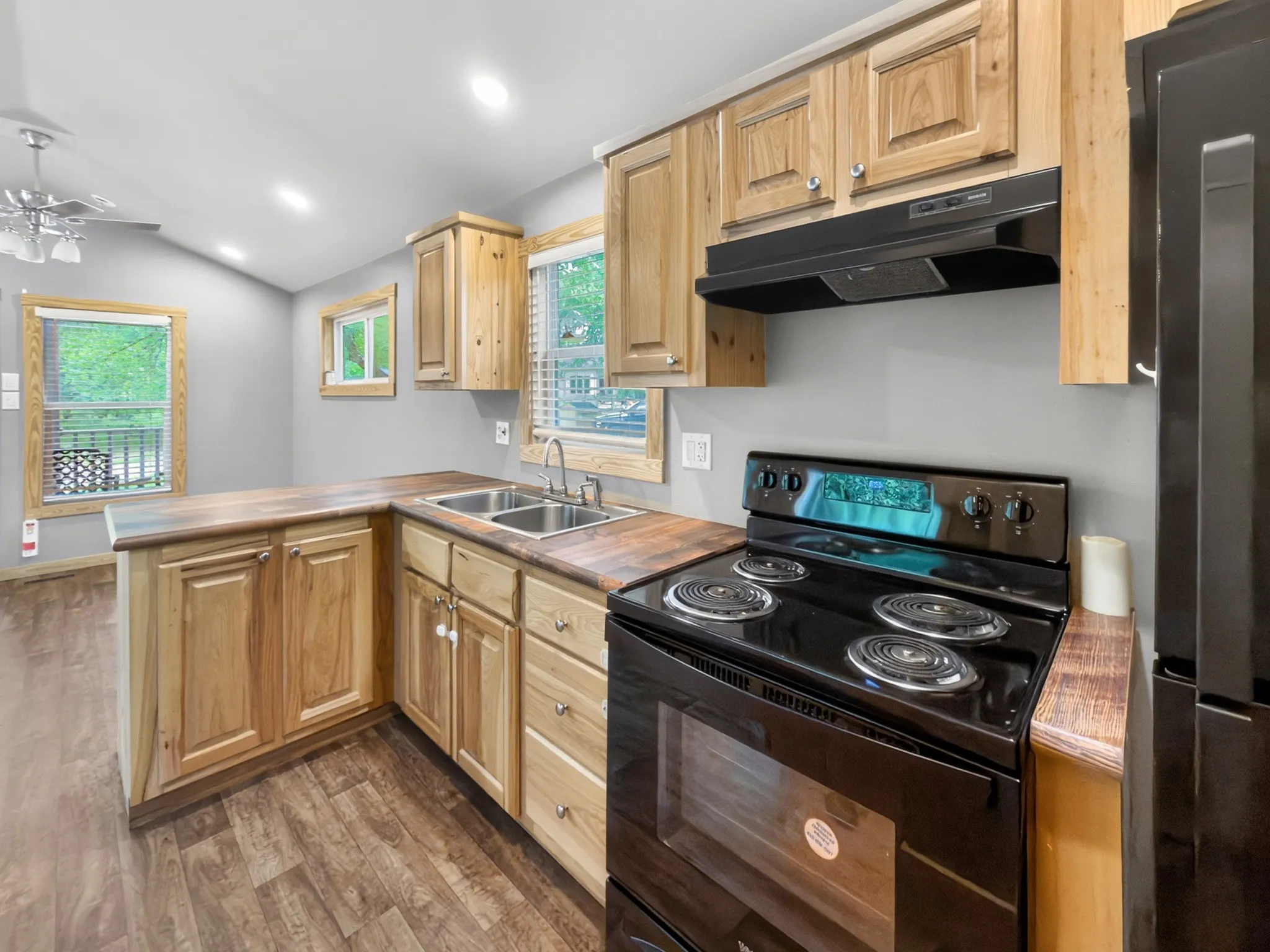 Manufactured Home For Rent in Grayson County , 761 Paxton Road, Gunter, Texas 75058, 1 Bedroom, 1 Bathroom, Garage spaces, 499 Sqft, built in 2024, Price $1,000, mls#21299066, Real Estate Agent in Gunter, Homes For Rent in Grayson county, Homes For Rent in Gunter, Realtor in Gunter Texas, Real Estate Brokerage Independent Realty Texas, Luminita Cordes Realtor