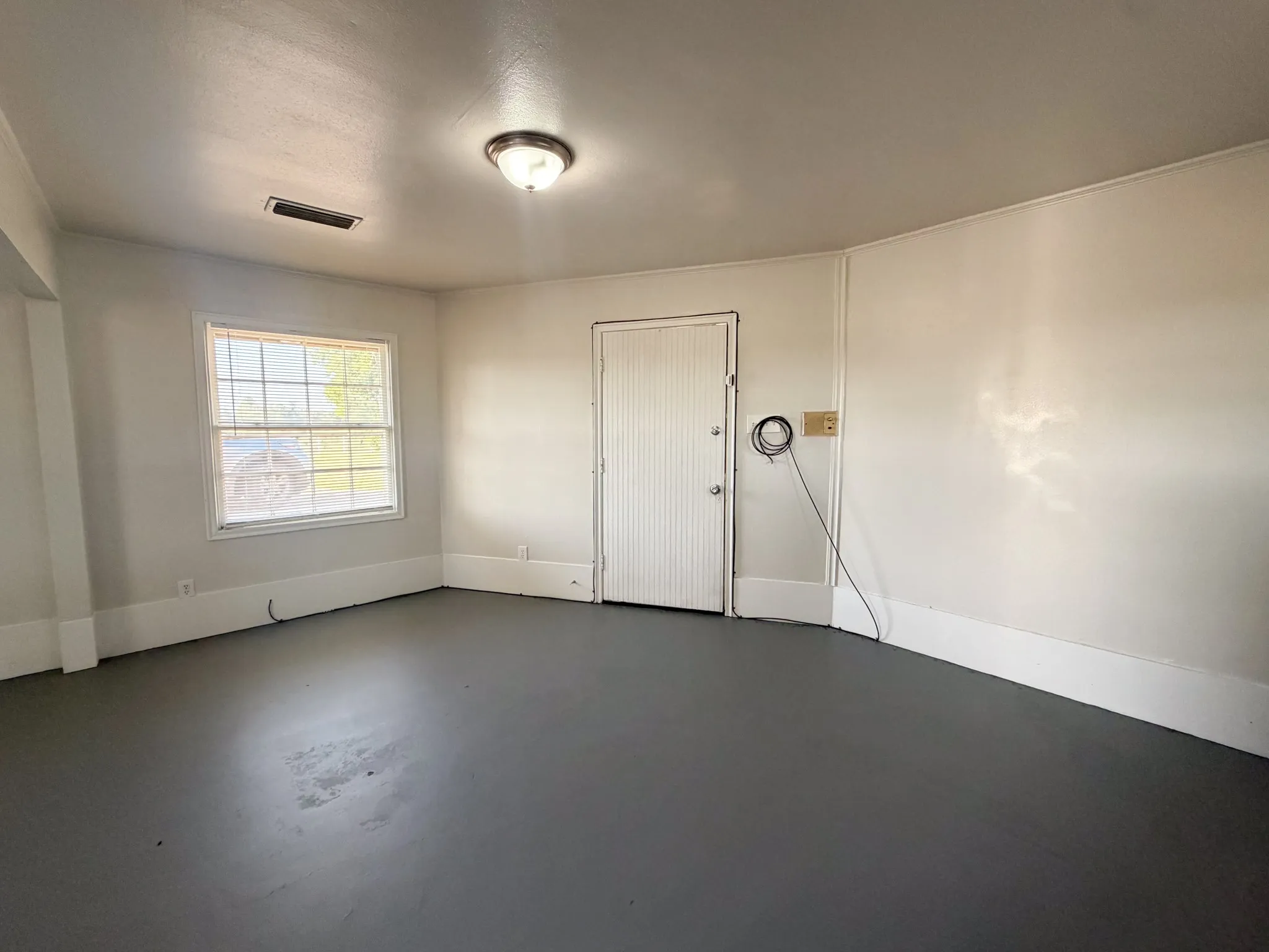 Quadruplex For Rent in Ellis County , 2200 Country Club Road A, Ennis, Texas 75119, 1 Bedroom, 1 Bathroom, Garage spaces, 620 Sqft, built in 1963, Price $800, mls#21299071, Real Estate Agent in Ennis, Homes For Rent in Ellis county, Homes For Rent in Ennis, Realtor in Ennis Texas, Real Estate Brokerage Independent Realty Texas, Luminita Cordes Realtor