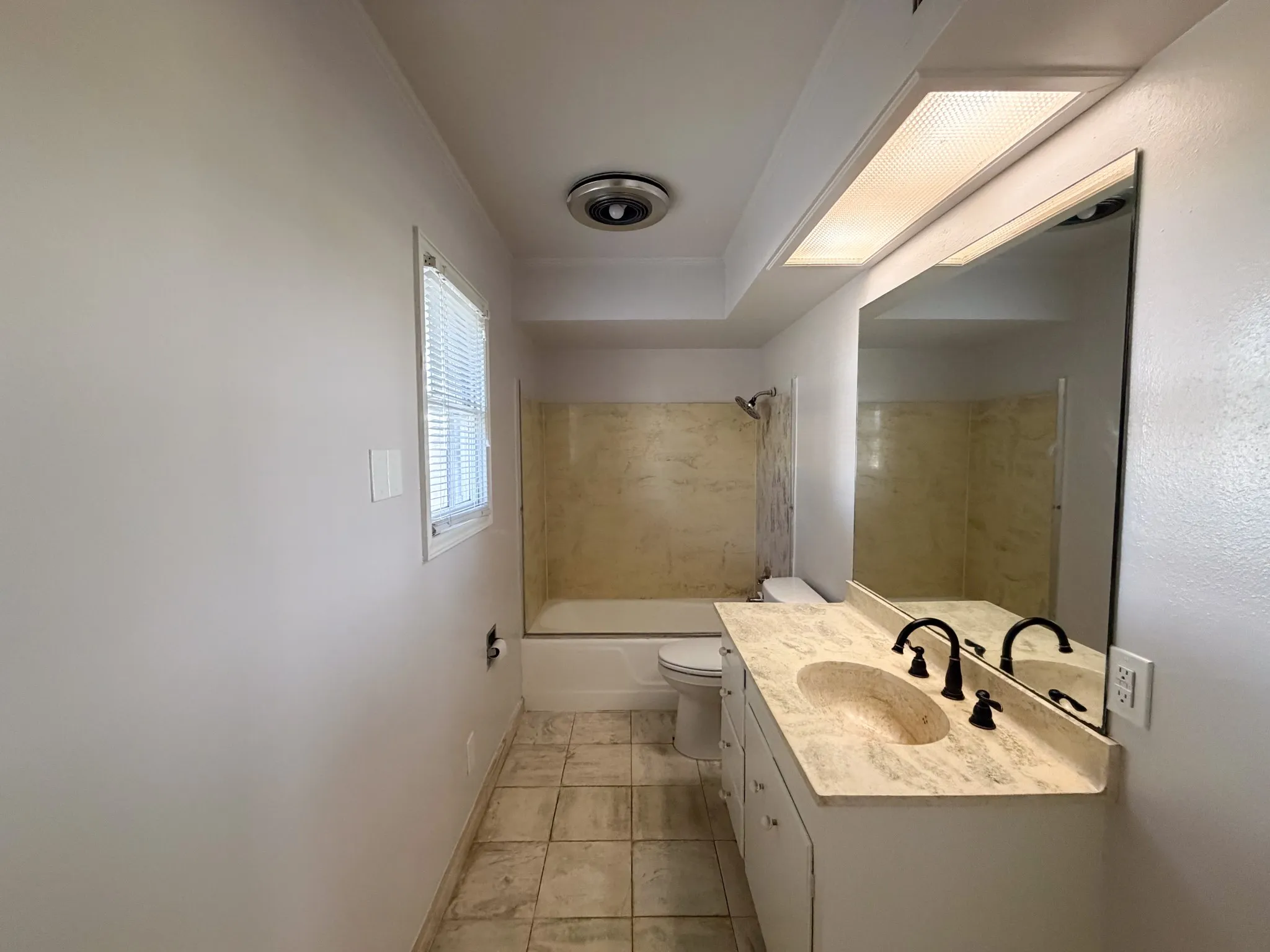 Quadruplex For Rent in Ellis County , 2200 Country Club Road A, Ennis, Texas 75119, 1 Bedroom, 1 Bathroom, Garage spaces, 620 Sqft, built in 1963, Price $800, mls#21299071, Real Estate Agent in Ennis, Homes For Rent in Ellis county, Homes For Rent in Ennis, Realtor in Ennis Texas, Real Estate Brokerage Independent Realty Texas, Luminita Cordes Realtor