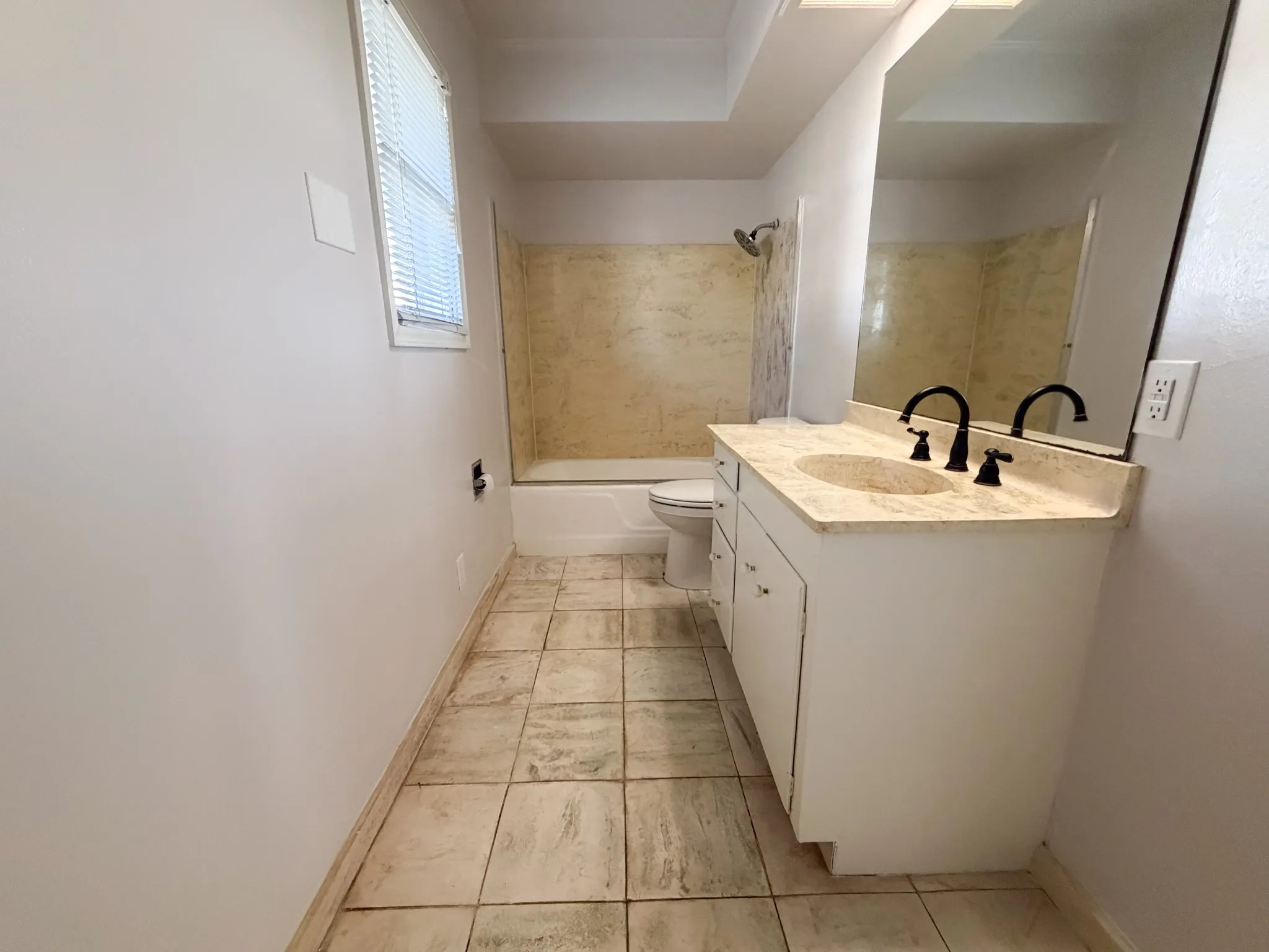 Quadruplex For Rent in Ellis County , 2200 Country Club Road A, Ennis, Texas 75119, 1 Bedroom, 1 Bathroom, Garage spaces, 620 Sqft, built in 1963, Price $800, mls#21299071, Real Estate Agent in Ennis, Homes For Rent in Ellis county, Homes For Rent in Ennis, Realtor in Ennis Texas, Real Estate Brokerage Independent Realty Texas, Luminita Cordes Realtor