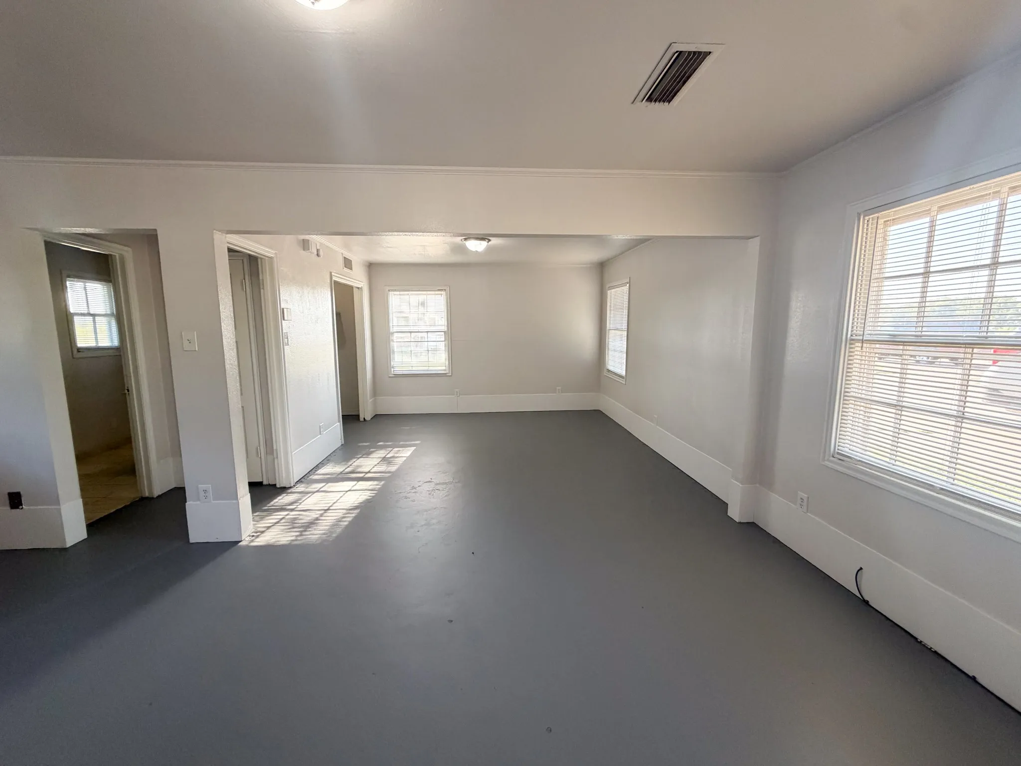 Quadruplex For Rent in Ellis County , 2200 Country Club Road A, Ennis, Texas 75119, 1 Bedroom, 1 Bathroom, Garage spaces, 620 Sqft, built in 1963, Price $800, mls#21299071, Real Estate Agent in Ennis, Homes For Rent in Ellis county, Homes For Rent in Ennis, Realtor in Ennis Texas, Real Estate Brokerage Independent Realty Texas, Luminita Cordes Realtor