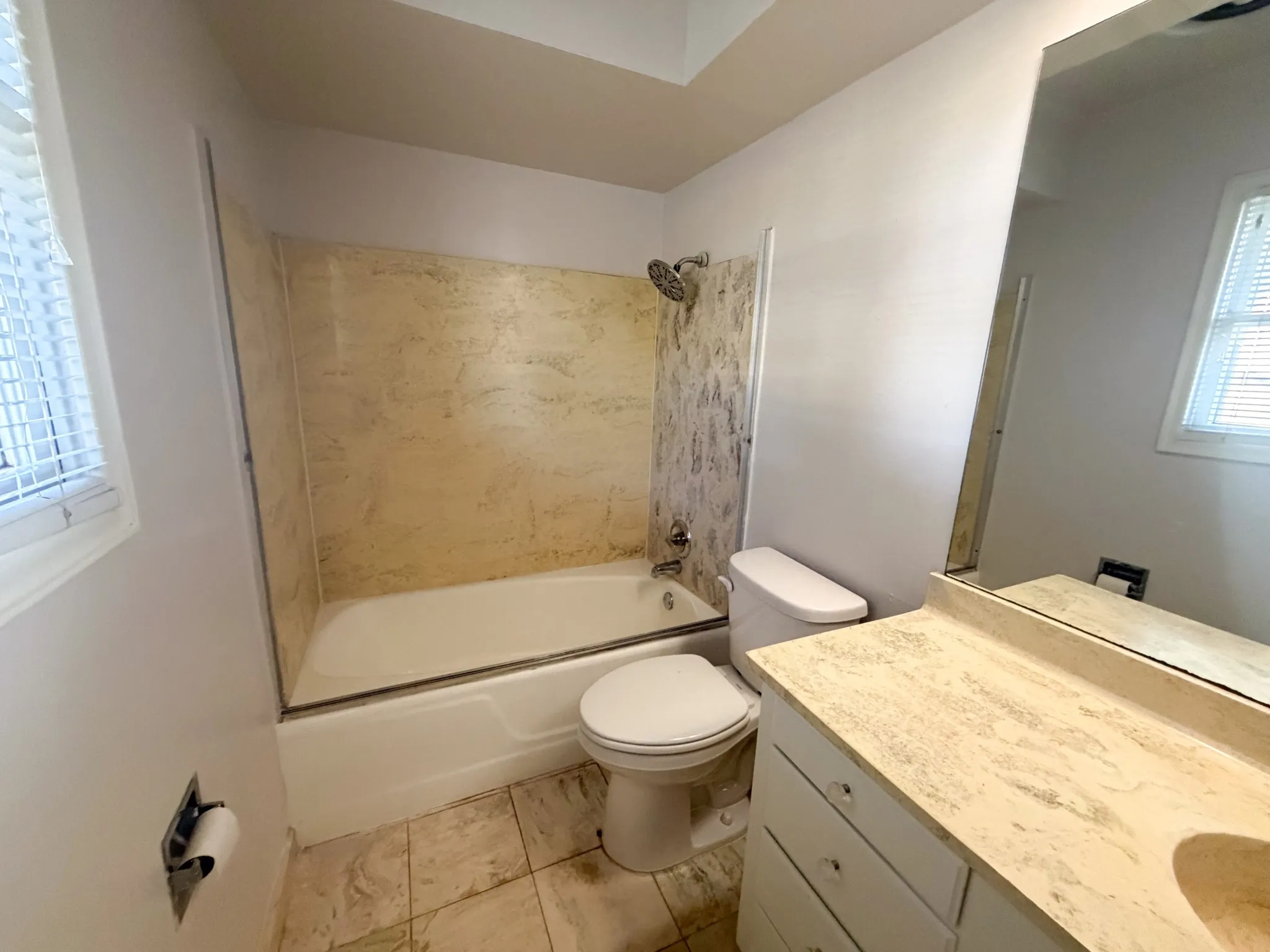 Quadruplex For Rent in Ellis County , 2200 Country Club Road A, Ennis, Texas 75119, 1 Bedroom, 1 Bathroom, Garage spaces, 620 Sqft, built in 1963, Price $800, mls#21299071, Real Estate Agent in Ennis, Homes For Rent in Ellis county, Homes For Rent in Ennis, Realtor in Ennis Texas, Real Estate Brokerage Independent Realty Texas, Luminita Cordes Realtor