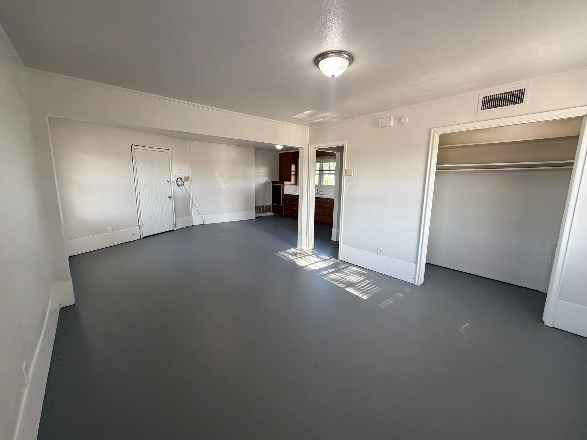 Quadruplex For Rent in Ellis County , 2200 Country Club Road A, Ennis, Texas 75119, 1 Bedroom, 1 Bathroom, Garage spaces, 620 Sqft, built in 1963, Price $800, mls#21299071, Real Estate Agent in Ennis, Homes For Rent in Ellis county, Homes For Rent in Ennis, Realtor in Ennis Texas, Real Estate Brokerage Independent Realty Texas, Luminita Cordes Realtor