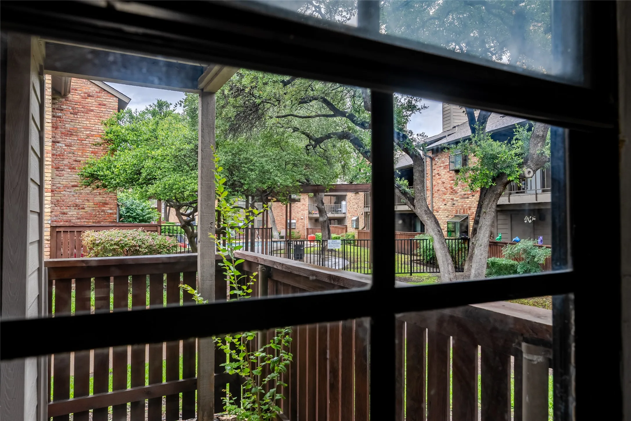 Condominium For Sale in Dallas County , 15221 Berry Trail 1201, Dallas, Texas 75248, 1 Bedroom, 1 Bathroom, Garage spaces, 770 Sqft, built in 1981, mls#21297367, Real Estate Agent in Dallas, Homes For Sale in Dallas county, Homes For Sale in Dallas, Realtor in Dallas Texas, Real Estate Brokerage Independent Realty Texas, Luminita Cordes Realtor