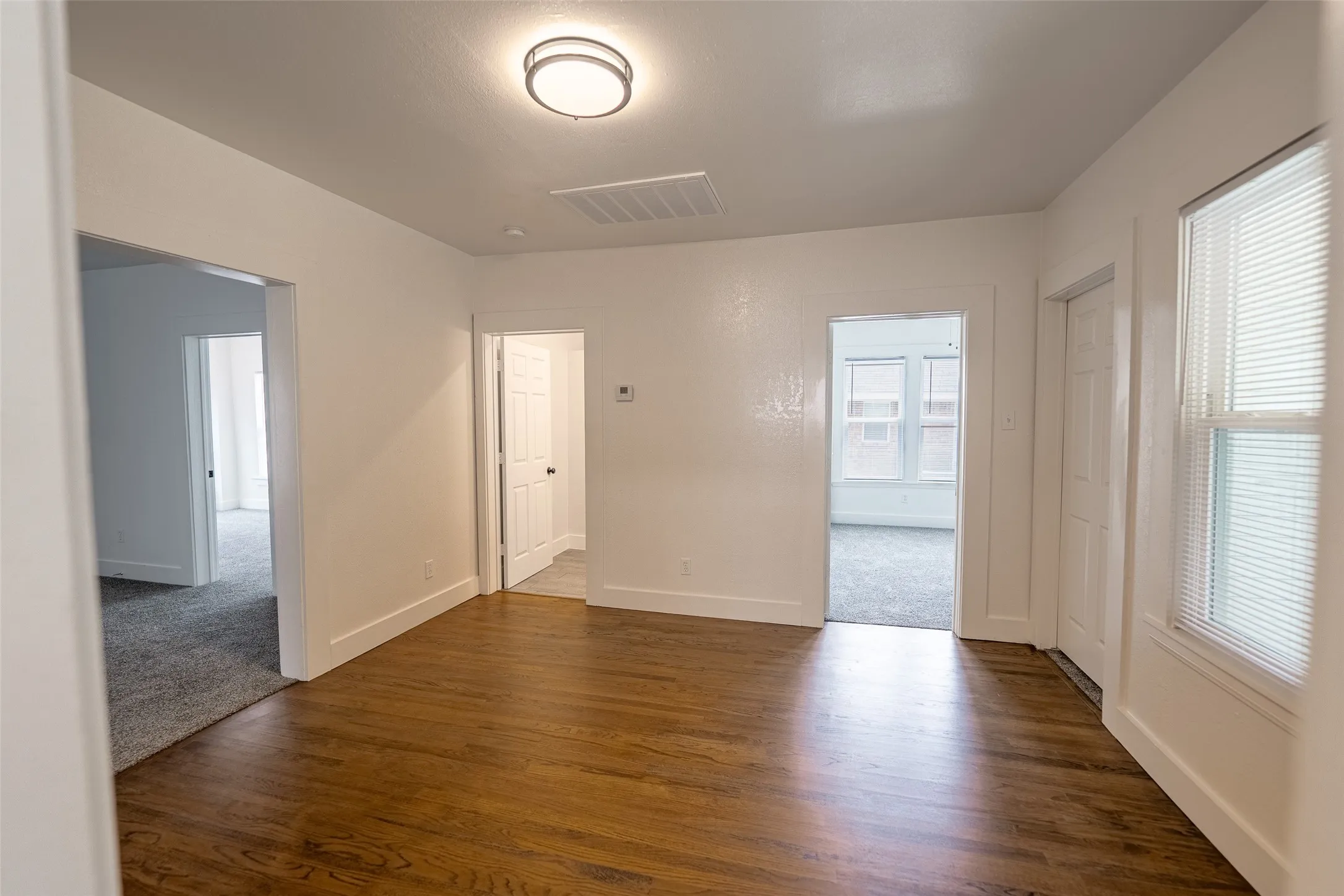 Single Family Residence For Sale in Tarrant County , 924 E Leuda Street, Fort Worth, Texas 76104, 3 Bedroom, 2 Bathroom, Garage spaces, 1,492 Sqft, built in 1924, mls#21298894, Real Estate Agent in Fort Worth, Homes For Sale in Tarrant county, Homes For Sale in Fort Worth, Realtor in Fort Worth Texas, Real Estate Brokerage Independent Realty Texas, Luminita Cordes Realtor