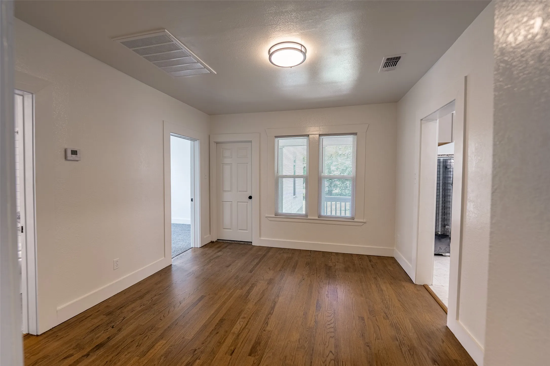 Single Family Residence For Sale in Tarrant County , 924 E Leuda Street, Fort Worth, Texas 76104, 3 Bedroom, 2 Bathroom, Garage spaces, 1,492 Sqft, built in 1924, mls#21298894, Real Estate Agent in Fort Worth, Homes For Sale in Tarrant county, Homes For Sale in Fort Worth, Realtor in Fort Worth Texas, Real Estate Brokerage Independent Realty Texas, Luminita Cordes Realtor