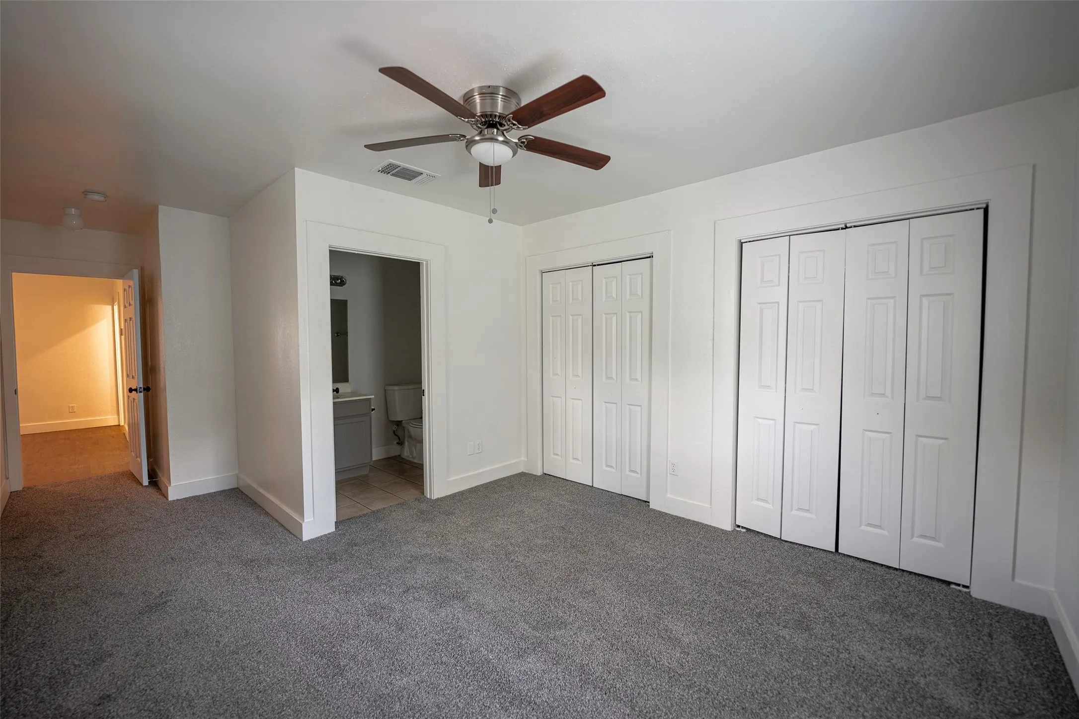 Single Family Residence For Sale in Tarrant County , 924 E Leuda Street, Fort Worth, Texas 76104, 3 Bedroom, 2 Bathroom, Garage spaces, 1,492 Sqft, built in 1924, mls#21298894, Real Estate Agent in Fort Worth, Homes For Sale in Tarrant county, Homes For Sale in Fort Worth, Realtor in Fort Worth Texas, Real Estate Brokerage Independent Realty Texas, Luminita Cordes Realtor