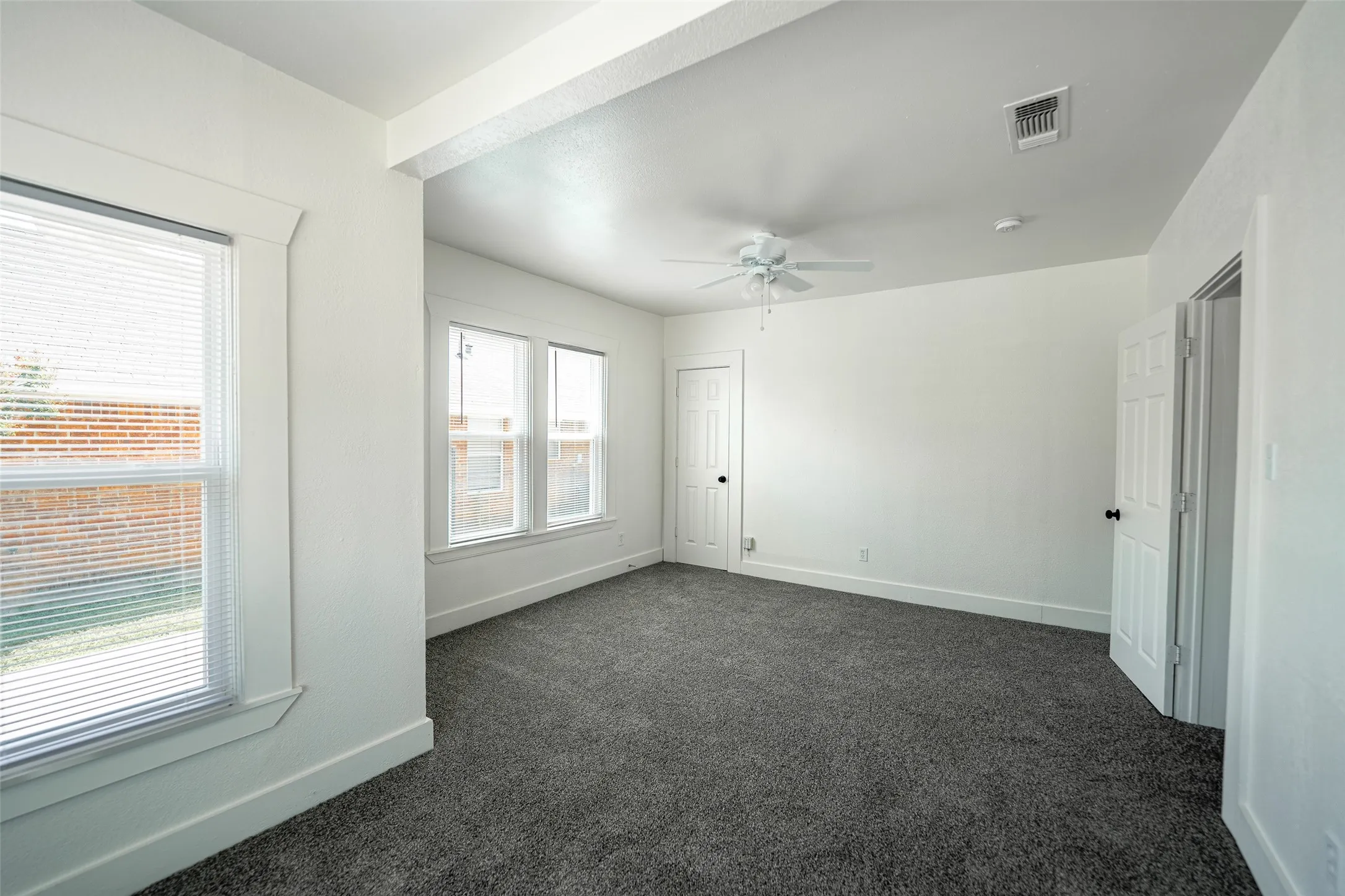 Single Family Residence For Sale in Tarrant County , 924 E Leuda Street, Fort Worth, Texas 76104, 3 Bedroom, 2 Bathroom, Garage spaces, 1,492 Sqft, built in 1924, mls#21298894, Real Estate Agent in Fort Worth, Homes For Sale in Tarrant county, Homes For Sale in Fort Worth, Realtor in Fort Worth Texas, Real Estate Brokerage Independent Realty Texas, Luminita Cordes Realtor