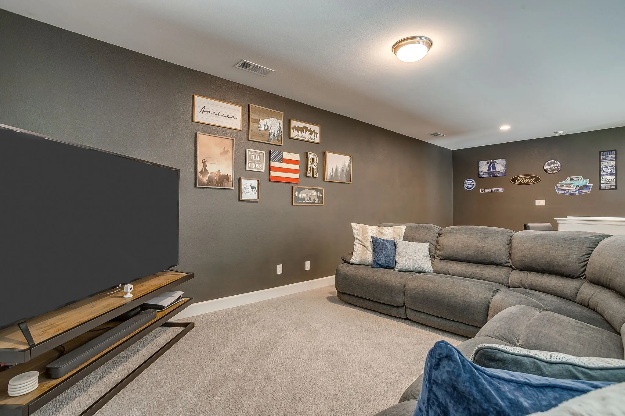 Townhouse For Rent in Parker County , 2113 Domingo Drive, Fort Worth, Texas 76008, 3 Bedroom, 3 Bathroom, 2 Garage spaces, 2,450 Sqft, built in 2021, mls#21299096, Real Estate Agent in Fort Worth, Homes For Rent in Parker county, Homes For Rent in Fort Worth, Realtor in Fort Worth Texas, Real Estate Brokerage Independent Realty Texas, Luminita Cordes Realtor