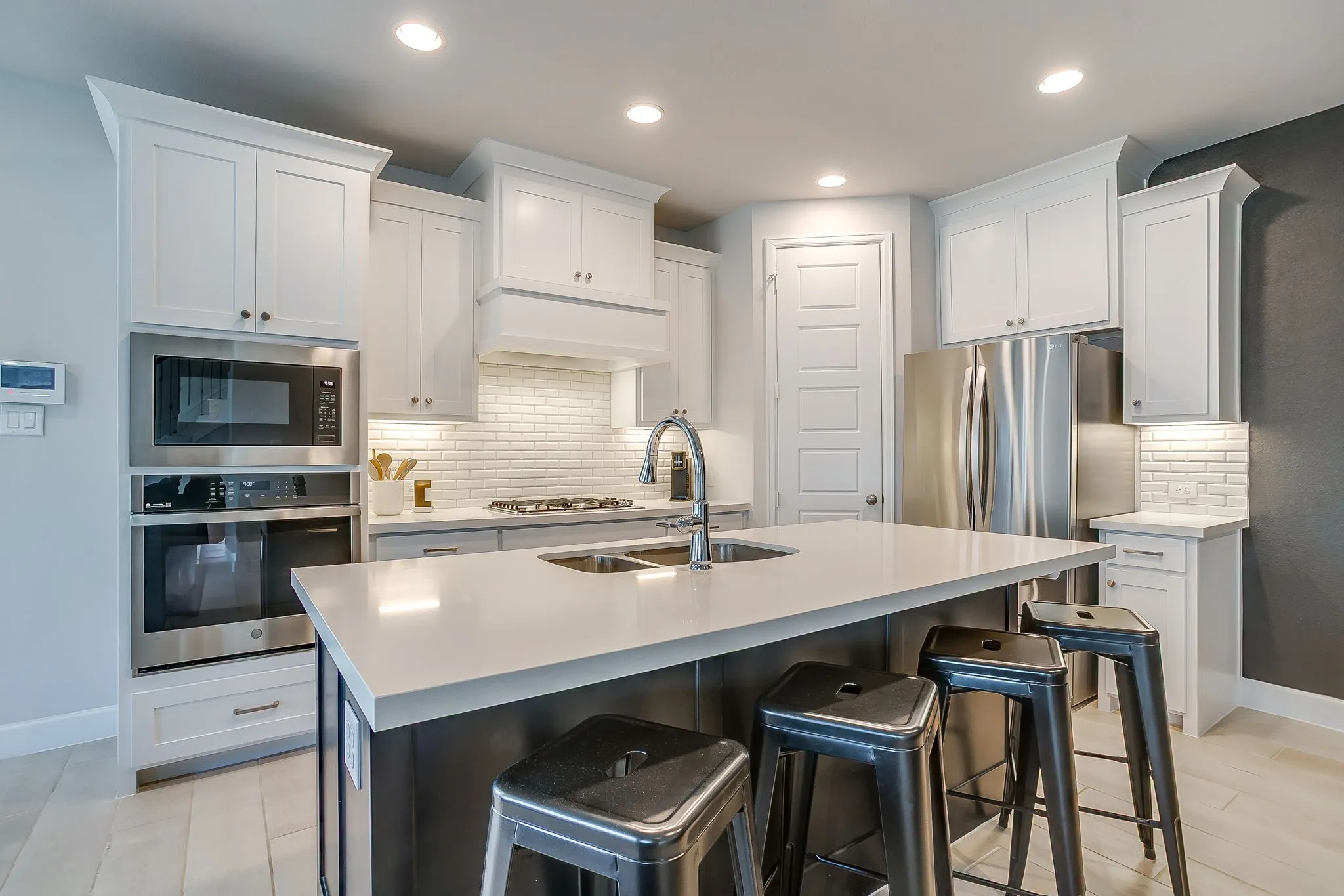 Townhouse For Rent in Parker County , 2113 Domingo Drive, Fort Worth, Texas 76008, 3 Bedroom, 3 Bathroom, 2 Garage spaces, 2,450 Sqft, built in 2021, mls#21299096, Real Estate Agent in Fort Worth, Homes For Rent in Parker county, Homes For Rent in Fort Worth, Realtor in Fort Worth Texas, Real Estate Brokerage Independent Realty Texas, Luminita Cordes Realtor