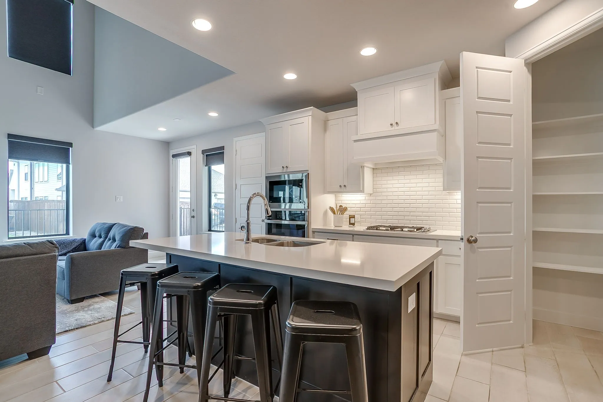 Townhouse For Rent in Parker County , 2113 Domingo Drive, Fort Worth, Texas 76008, 3 Bedroom, 3 Bathroom, 2 Garage spaces, 2,450 Sqft, built in 2021, mls#21299096, Real Estate Agent in Fort Worth, Homes For Rent in Parker county, Homes For Rent in Fort Worth, Realtor in Fort Worth Texas, Real Estate Brokerage Independent Realty Texas, Luminita Cordes Realtor