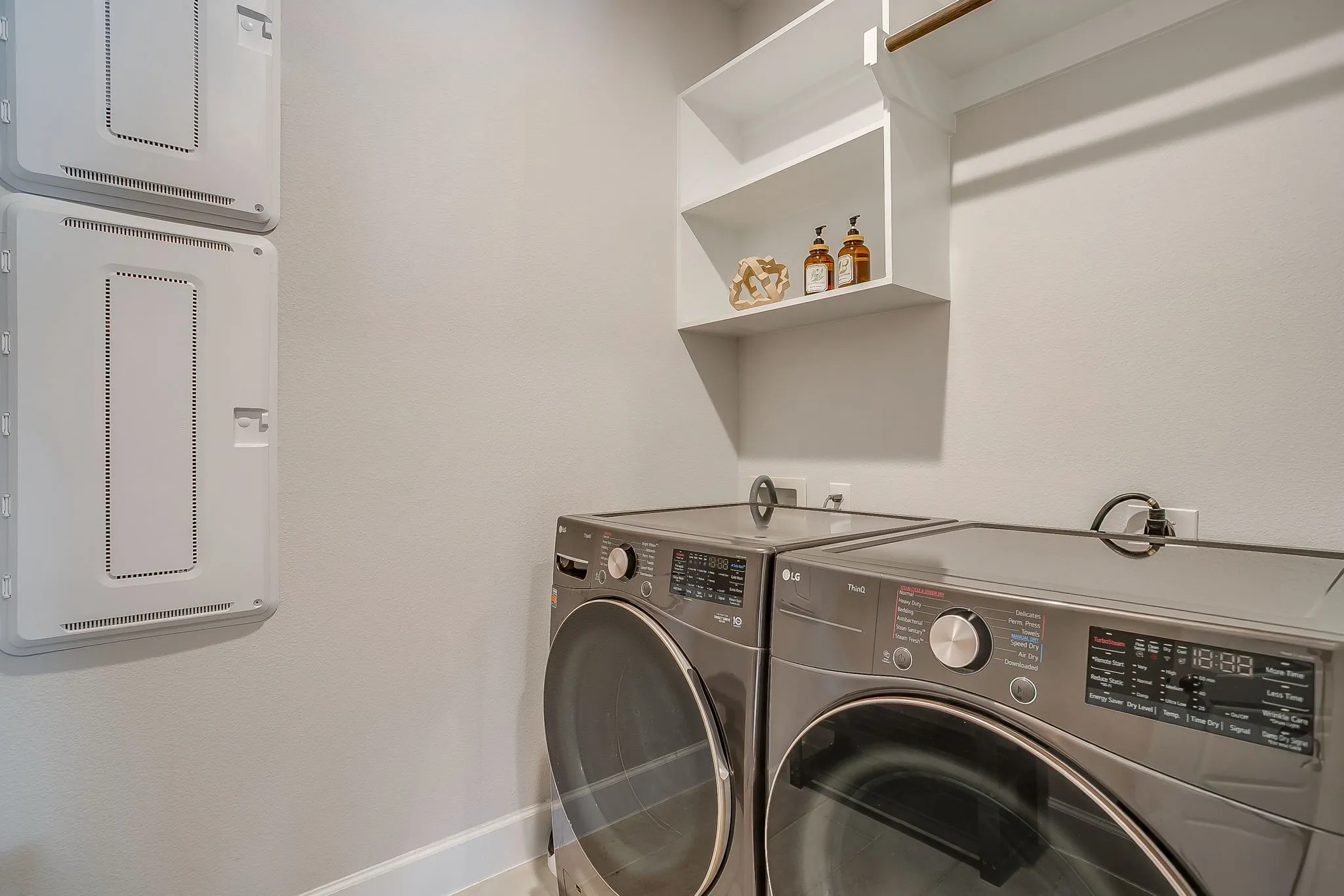 Townhouse For Rent in Parker County , 2113 Domingo Drive, Fort Worth, Texas 76008, 3 Bedroom, 3 Bathroom, 2 Garage spaces, 2,450 Sqft, built in 2021, mls#21299096, Real Estate Agent in Fort Worth, Homes For Rent in Parker county, Homes For Rent in Fort Worth, Realtor in Fort Worth Texas, Real Estate Brokerage Independent Realty Texas, Luminita Cordes Realtor
