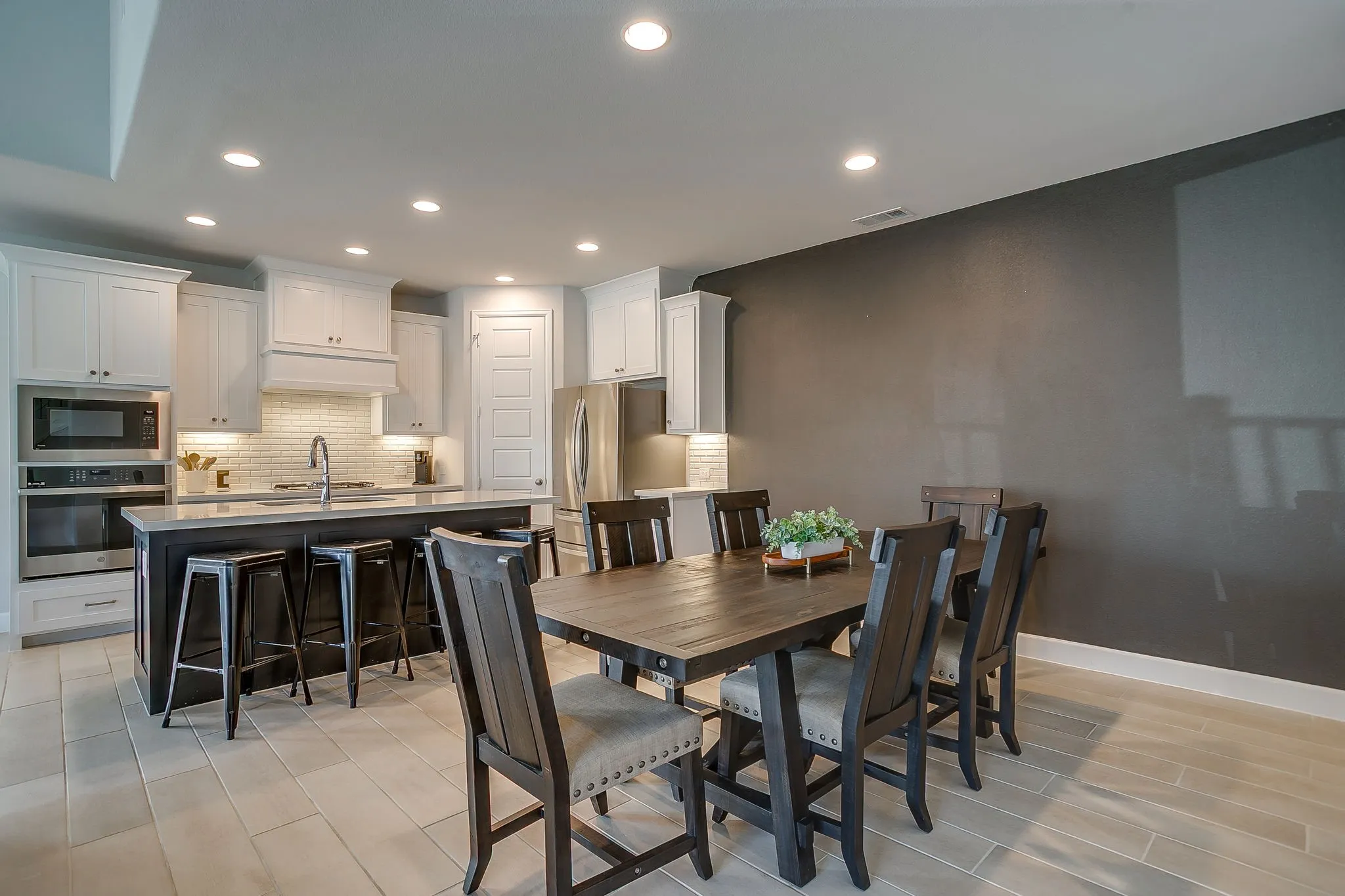 Townhouse For Rent in Parker County , 2113 Domingo Drive, Fort Worth, Texas 76008, 3 Bedroom, 3 Bathroom, 2 Garage spaces, 2,450 Sqft, built in 2021, mls#21299096, Real Estate Agent in Fort Worth, Homes For Rent in Parker county, Homes For Rent in Fort Worth, Realtor in Fort Worth Texas, Real Estate Brokerage Independent Realty Texas, Luminita Cordes Realtor