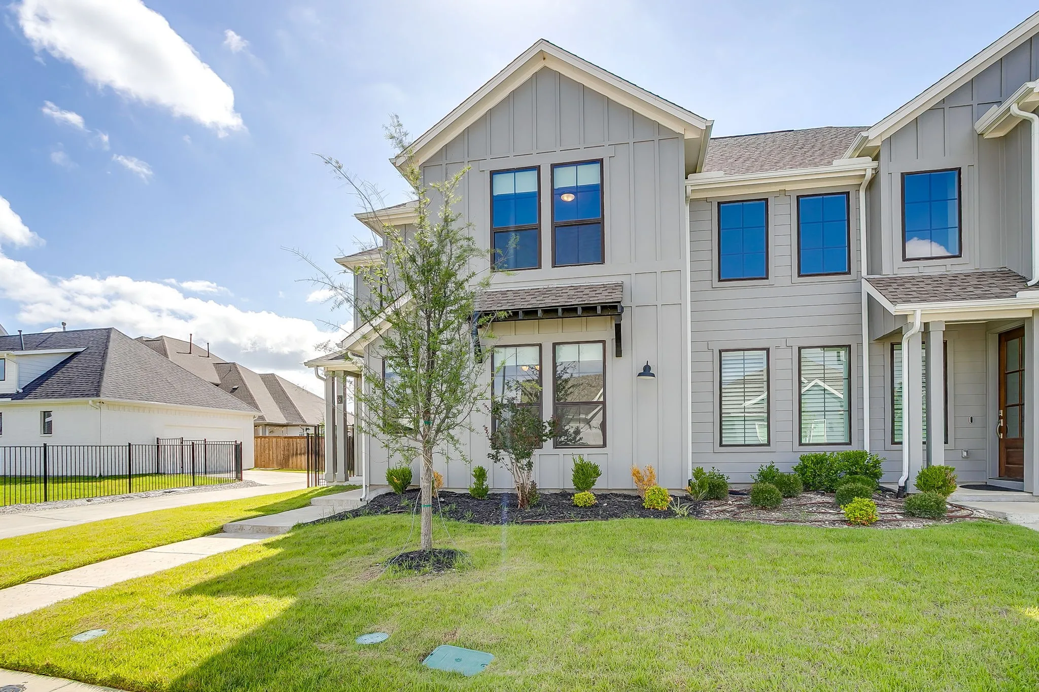 Townhouse For Rent in Parker County , 2113 Domingo Drive, Fort Worth, Texas 76008, 3 Bedroom, 3 Bathroom, 2 Garage spaces, 2,450 Sqft, built in 2021, mls#21299096, Real Estate Agent in Fort Worth, Homes For Rent in Parker county, Homes For Rent in Fort Worth, Realtor in Fort Worth Texas, Real Estate Brokerage Independent Realty Texas, Luminita Cordes Realtor