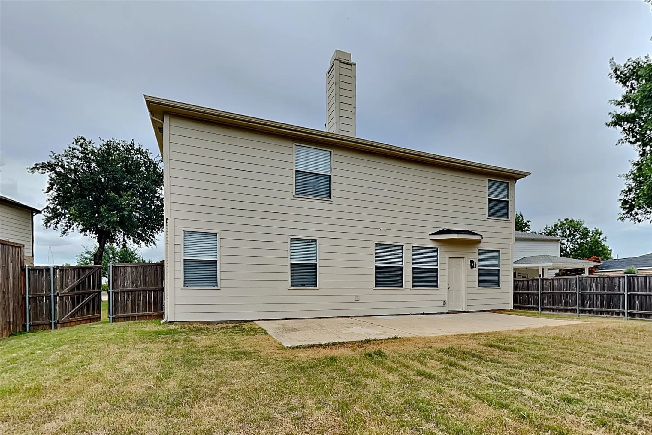 Single Family Residence For Rent in Denton County , 1304 Eagle Wing Lane, Denton, Texas 76210, 5 Bedrooms, 3 Bathrooms, 2 Garage spaces, 2,611 Sqft, built in 1999, Price $2,525, mls#21299095, Real Estate Agent in Denton, Homes For Rent in Denton county, Homes For Rent in Denton, Realtor in Denton Texas, Real Estate Brokerage Independent Realty Texas, Luminita Cordes Realtor