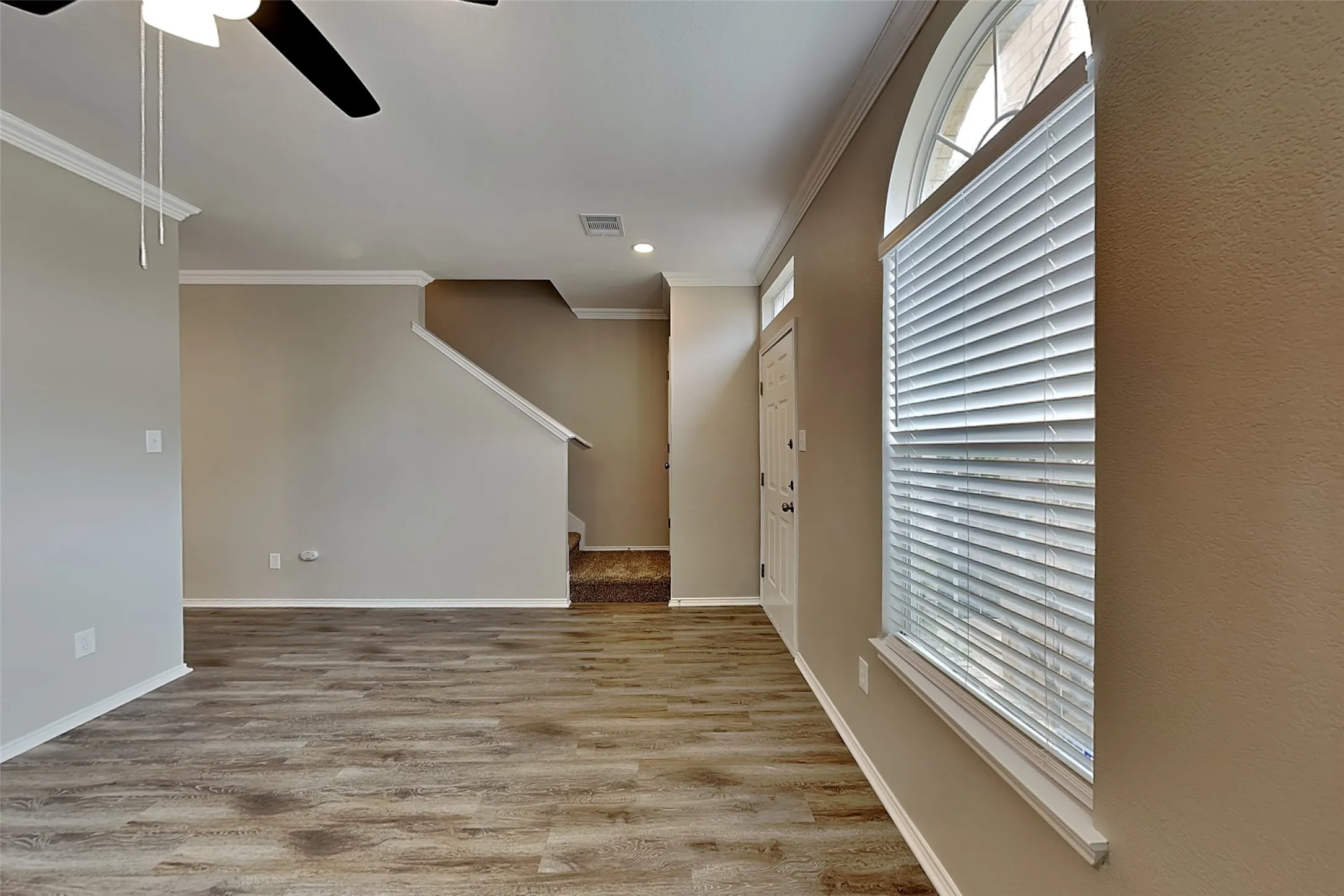 Single Family Residence For Rent in Denton County , 1304 Eagle Wing Lane, Denton, Texas 76210, 5 Bedrooms, 3 Bathrooms, 2 Garage spaces, 2,611 Sqft, built in 1999, Price $2,525, mls#21299095, Real Estate Agent in Denton, Homes For Rent in Denton county, Homes For Rent in Denton, Realtor in Denton Texas, Real Estate Brokerage Independent Realty Texas, Luminita Cordes Realtor
