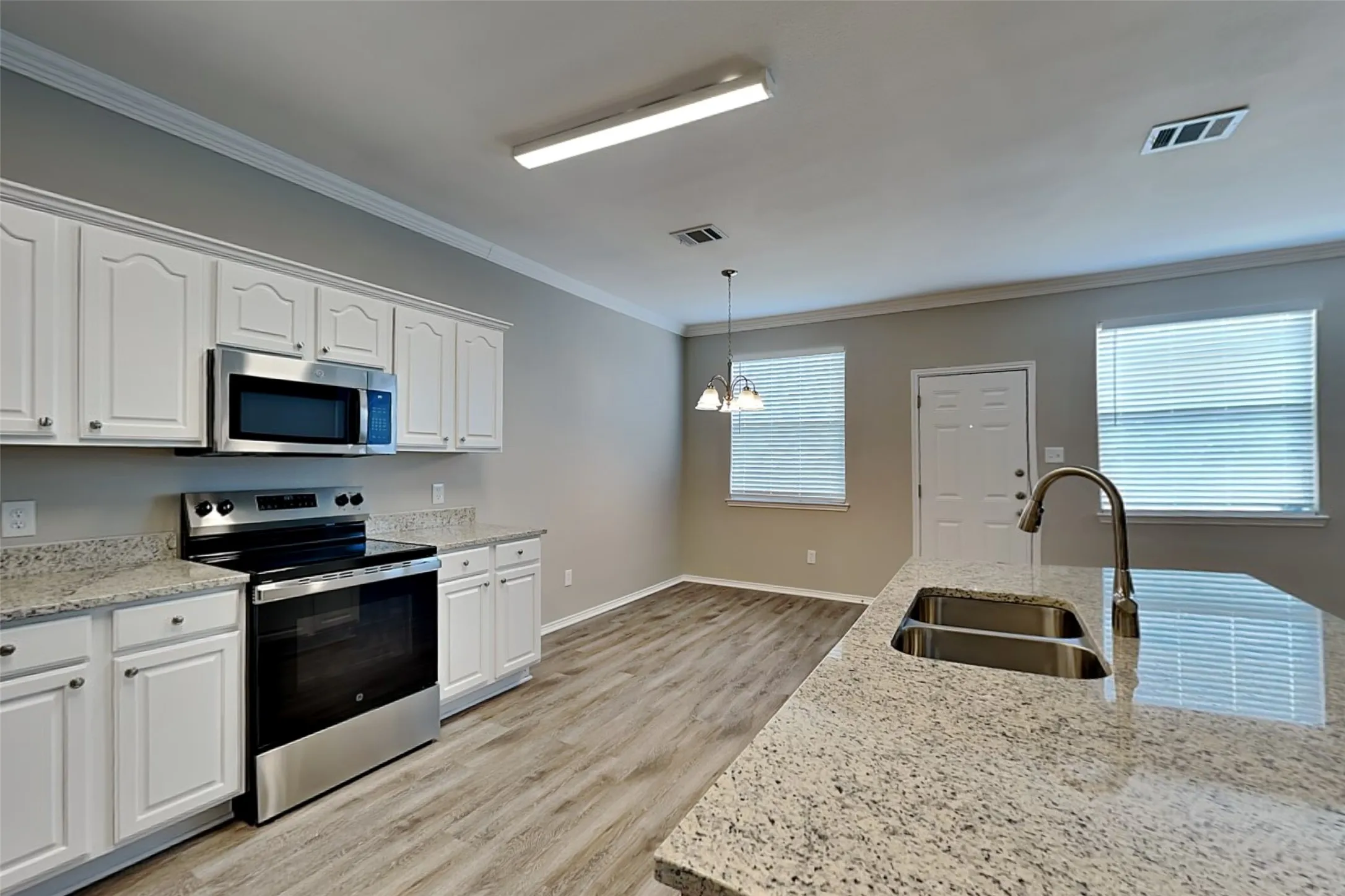 Single Family Residence For Rent in Denton County , 1304 Eagle Wing Lane, Denton, Texas 76210, 5 Bedrooms, 3 Bathrooms, 2 Garage spaces, 2,611 Sqft, built in 1999, Price $2,525, mls#21299095, Real Estate Agent in Denton, Homes For Rent in Denton county, Homes For Rent in Denton, Realtor in Denton Texas, Real Estate Brokerage Independent Realty Texas, Luminita Cordes Realtor