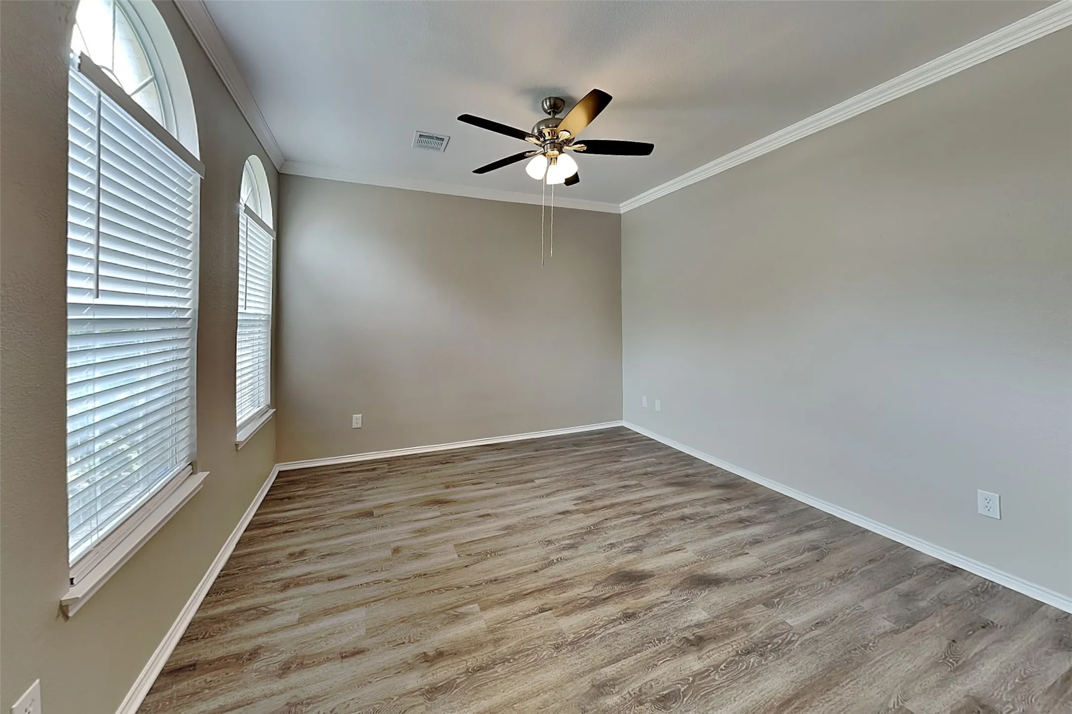 Single Family Residence For Rent in Denton County , 1304 Eagle Wing Lane, Denton, Texas 76210, 5 Bedrooms, 3 Bathrooms, 2 Garage spaces, 2,611 Sqft, built in 1999, Price $2,525, mls#21299095, Real Estate Agent in Denton, Homes For Rent in Denton county, Homes For Rent in Denton, Realtor in Denton Texas, Real Estate Brokerage Independent Realty Texas, Luminita Cordes Realtor