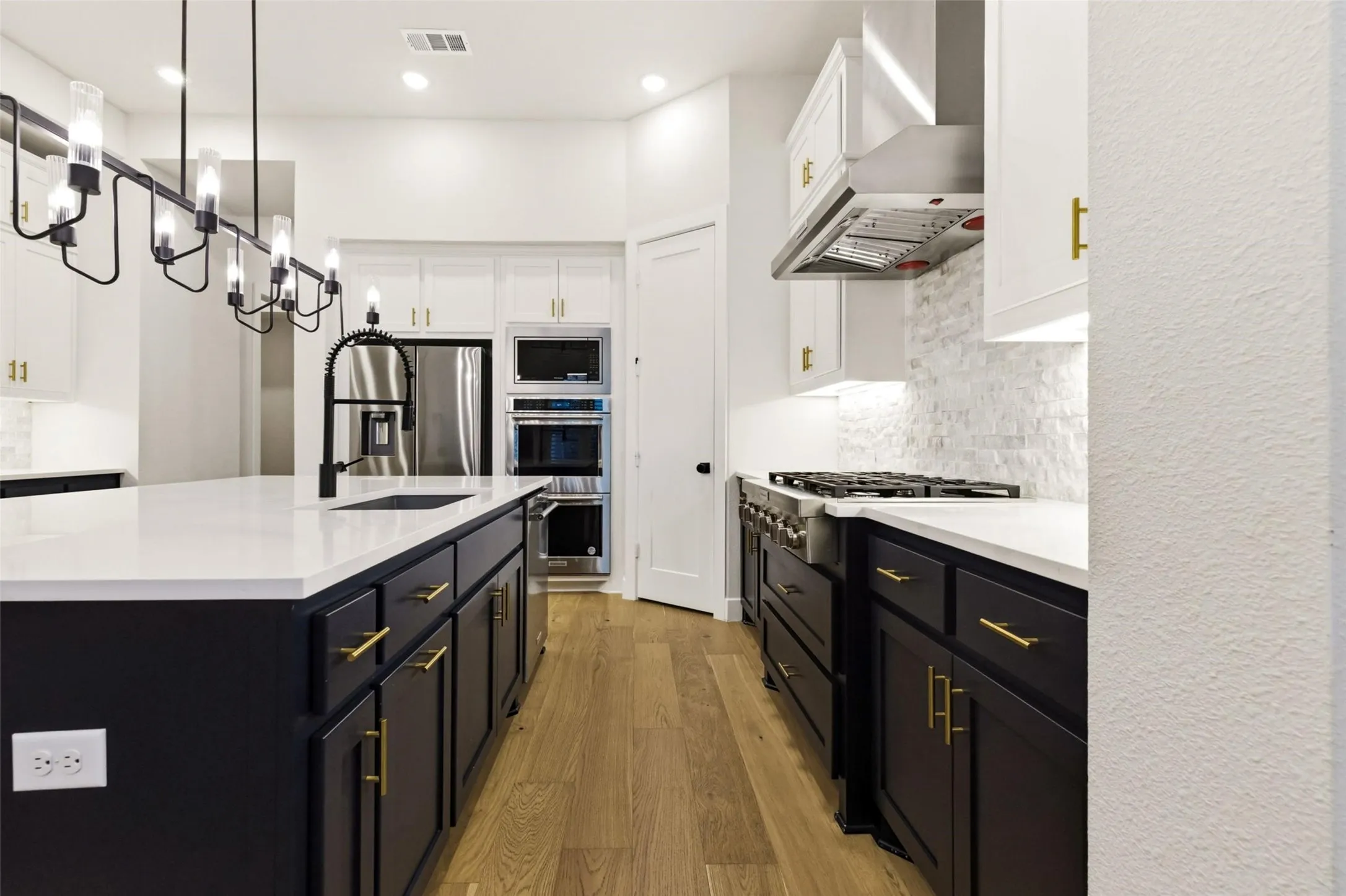 Single Family Residence For Rent in Collin County , 15522 Cormorant Street, Frisco, Texas 75035, 4 Bedroom, 5 Bathroom, 3 Garage spaces, 3,365 Sqft, built in 2023, mls#21299098, Real Estate Agent in Frisco, Homes For Rent in Collin county, Homes For Rent in Frisco, Realtor in Frisco Texas, Real Estate Brokerage Independent Realty Texas, Luminita Cordes Realtor