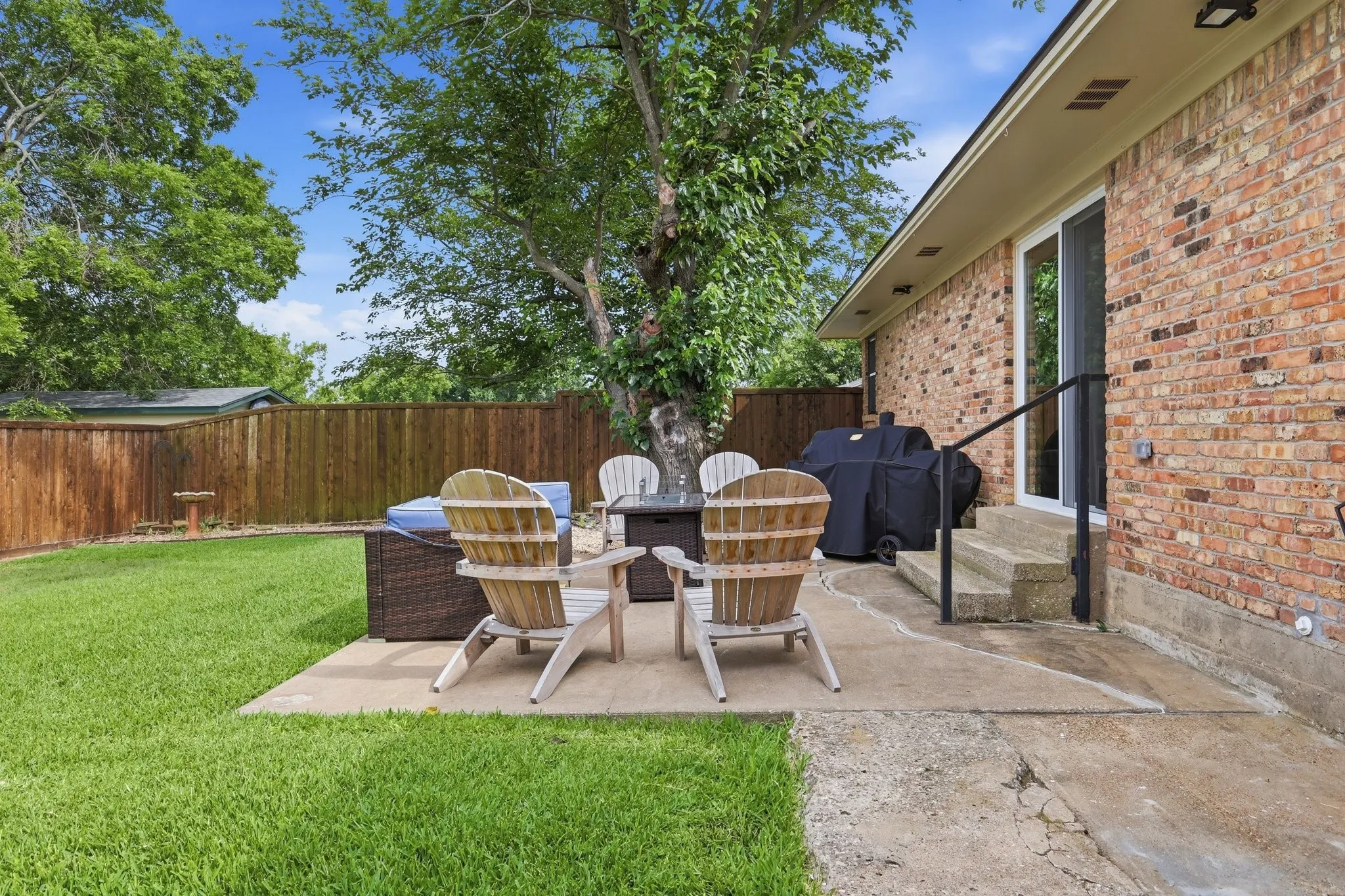 Single Family Residence For Sale in Grayson County , 1289 S Waco Street, Van Alstyne, Texas 75495, 3 Bedroom, 3 Bathroom, 2 Garage spaces, 1,917 Sqft, built in 1963, mls#21299106, Real Estate Agent in Van Alstyne, Homes For Sale in Grayson county, Homes For Sale in Van Alstyne, Realtor in Van Alstyne Texas, Real Estate Brokerage Independent Realty Texas, Luminita Cordes Realtor