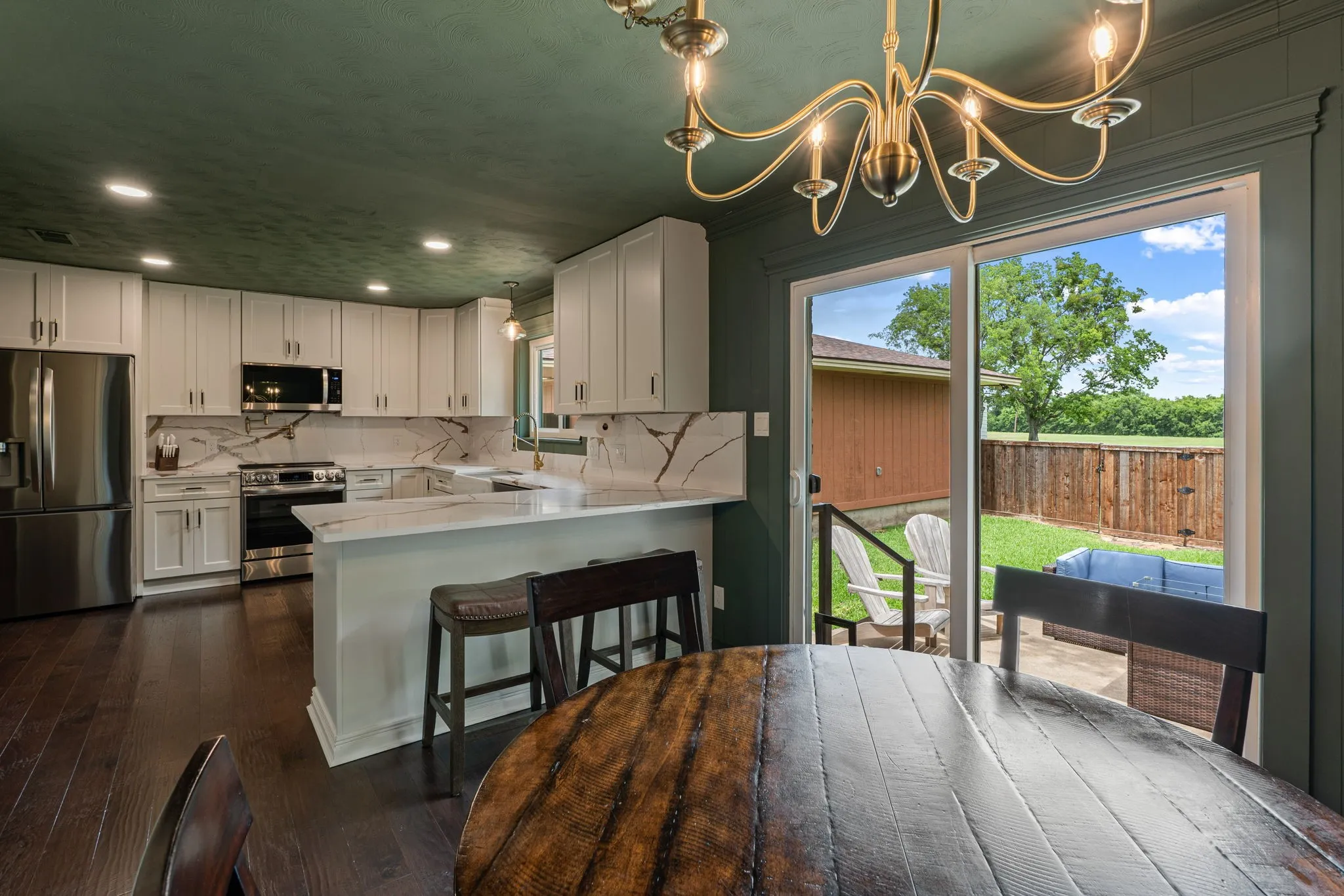 Single Family Residence For Sale in Grayson County , 1289 S Waco Street, Van Alstyne, Texas 75495, 3 Bedroom, 3 Bathroom, 2 Garage spaces, 1,917 Sqft, built in 1963, mls#21299106, Real Estate Agent in Van Alstyne, Homes For Sale in Grayson county, Homes For Sale in Van Alstyne, Realtor in Van Alstyne Texas, Real Estate Brokerage Independent Realty Texas, Luminita Cordes Realtor