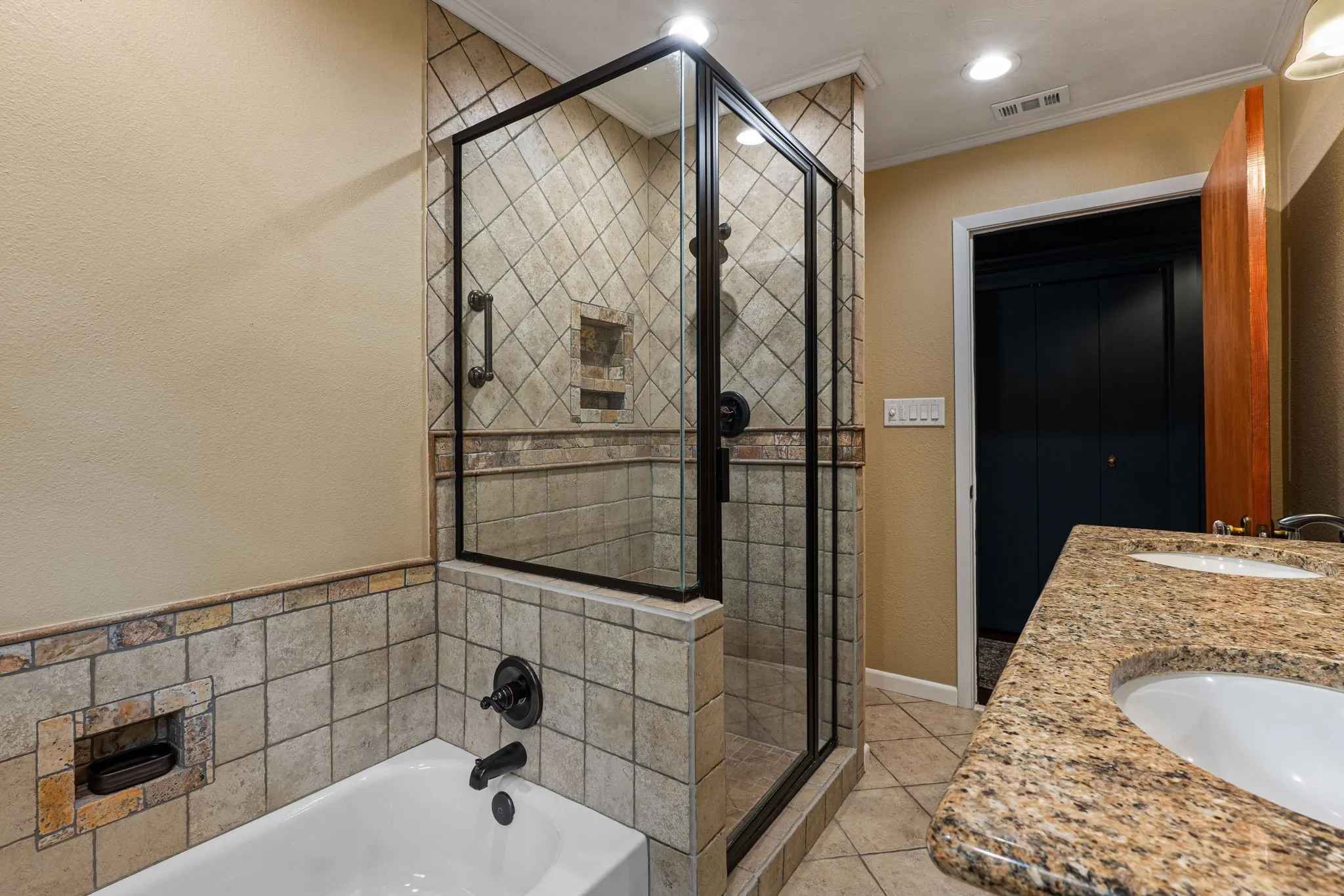 Single Family Residence For Sale in Grayson County , 1289 S Waco Street, Van Alstyne, Texas 75495, 3 Bedroom, 3 Bathroom, 2 Garage spaces, 1,917 Sqft, built in 1963, mls#21299106, Real Estate Agent in Van Alstyne, Homes For Sale in Grayson county, Homes For Sale in Van Alstyne, Realtor in Van Alstyne Texas, Real Estate Brokerage Independent Realty Texas, Luminita Cordes Realtor
