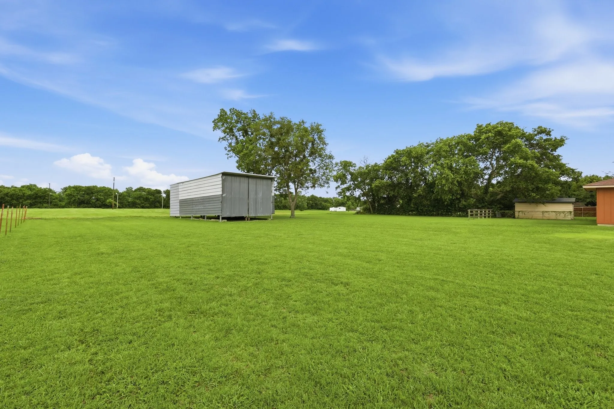 Single Family Residence For Sale in Grayson County , 1289 S Waco Street, Van Alstyne, Texas 75495, 3 Bedroom, 3 Bathroom, 2 Garage spaces, 1,917 Sqft, built in 1963, mls#21299106, Real Estate Agent in Van Alstyne, Homes For Sale in Grayson county, Homes For Sale in Van Alstyne, Realtor in Van Alstyne Texas, Real Estate Brokerage Independent Realty Texas, Luminita Cordes Realtor