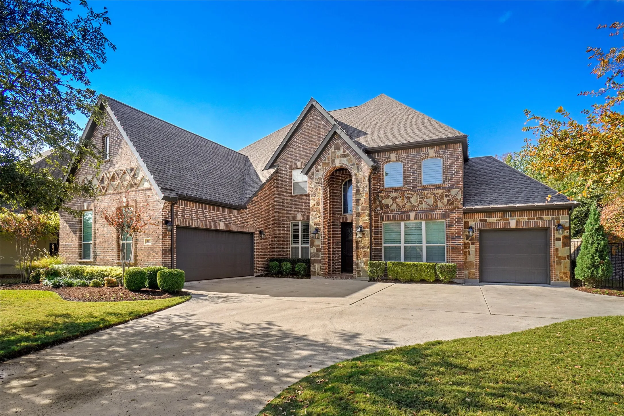 Single Family Residence For Sale in Denton County , 1813 Broughton Drive, Flower Mound, Texas 75028, 4 Bedroom, 4 Bathroom, 3 Garage spaces, 4,410 Sqft, built in 2016, Price $1,199,000, mls#21244105, Real Estate Agent in Flower Mound, Homes For Sale in Denton county, Homes For Sale in Flower Mound, Realtor in Flower Mound Texas, Real Estate Brokerage Independent Realty Texas, Luminita Cordes Realtor