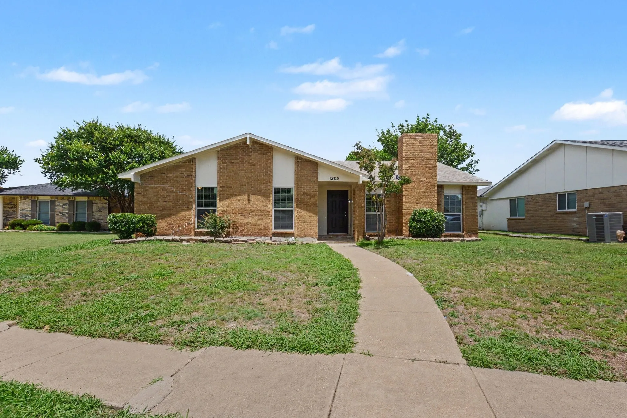 Single Family Residence For Sale in Collin County , 1205 Crestwood Court, Allen, Texas 75002, 4 Bedroom, 2 Bathroom, 2 Garage spaces, 2,090 Sqft, built in 1981, mls#21298985, Real Estate Agent in Allen, Homes For Sale in Collin county, Homes For Sale in Allen, Realtor in Allen Texas, Real Estate Brokerage Independent Realty Texas, Luminita Cordes Realtor
