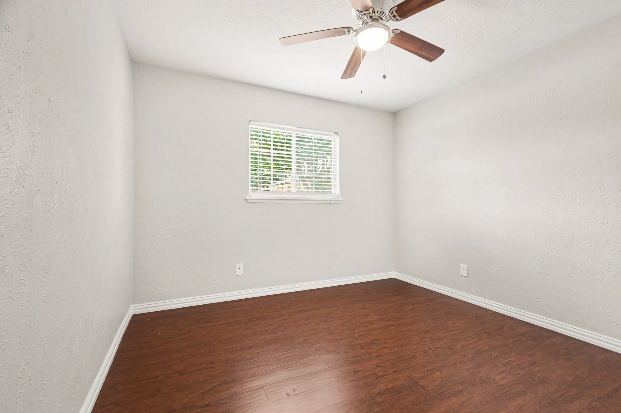 Single Family Residence For Sale in Collin County , 1205 Crestwood Court, Allen, Texas 75002, 4 Bedroom, 2 Bathroom, 2 Garage spaces, 2,090 Sqft, built in 1981, mls#21298985, Real Estate Agent in Allen, Homes For Sale in Collin county, Homes For Sale in Allen, Realtor in Allen Texas, Real Estate Brokerage Independent Realty Texas, Luminita Cordes Realtor