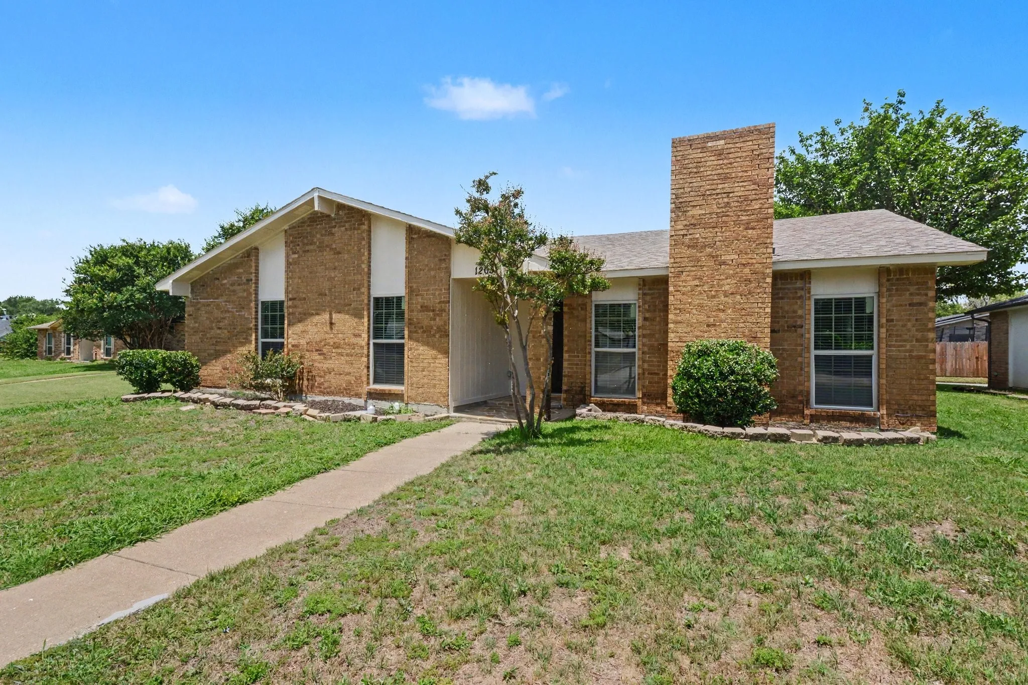 Single Family Residence For Sale in Collin County , 1205 Crestwood Court, Allen, Texas 75002, 4 Bedroom, 2 Bathroom, 2 Garage spaces, 2,090 Sqft, built in 1981, mls#21298985, Real Estate Agent in Allen, Homes For Sale in Collin county, Homes For Sale in Allen, Realtor in Allen Texas, Real Estate Brokerage Independent Realty Texas, Luminita Cordes Realtor