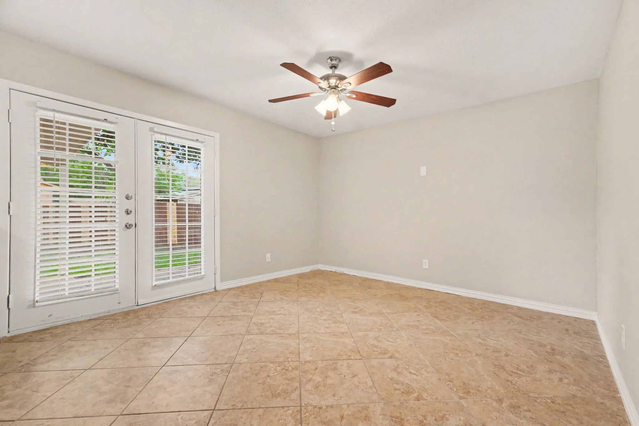 Single Family Residence For Sale in Collin County , 1205 Crestwood Court, Allen, Texas 75002, 4 Bedroom, 2 Bathroom, 2 Garage spaces, 2,090 Sqft, built in 1981, mls#21298985, Real Estate Agent in Allen, Homes For Sale in Collin county, Homes For Sale in Allen, Realtor in Allen Texas, Real Estate Brokerage Independent Realty Texas, Luminita Cordes Realtor