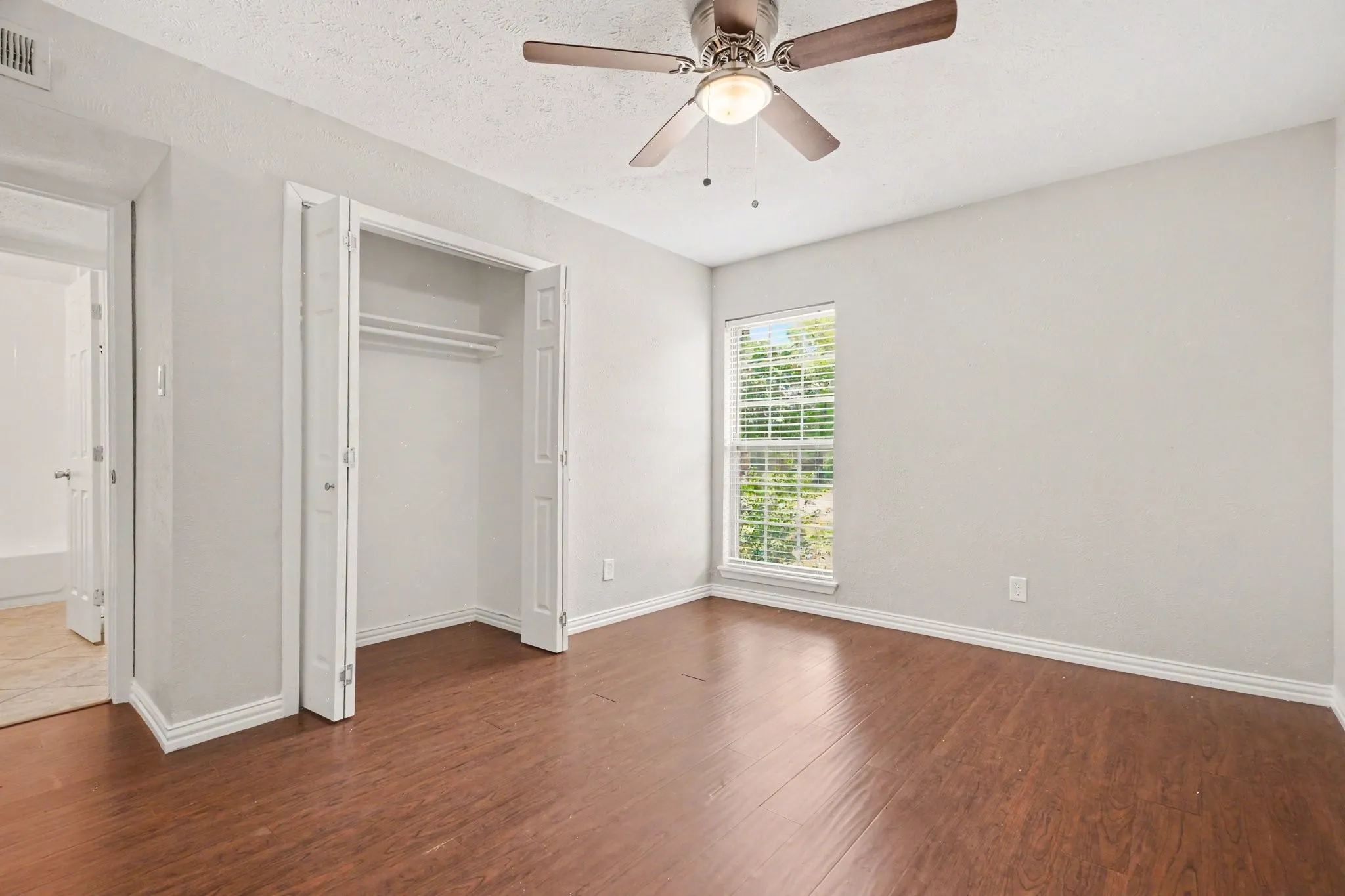 Single Family Residence For Sale in Collin County , 1205 Crestwood Court, Allen, Texas 75002, 4 Bedroom, 2 Bathroom, 2 Garage spaces, 2,090 Sqft, built in 1981, mls#21298985, Real Estate Agent in Allen, Homes For Sale in Collin county, Homes For Sale in Allen, Realtor in Allen Texas, Real Estate Brokerage Independent Realty Texas, Luminita Cordes Realtor