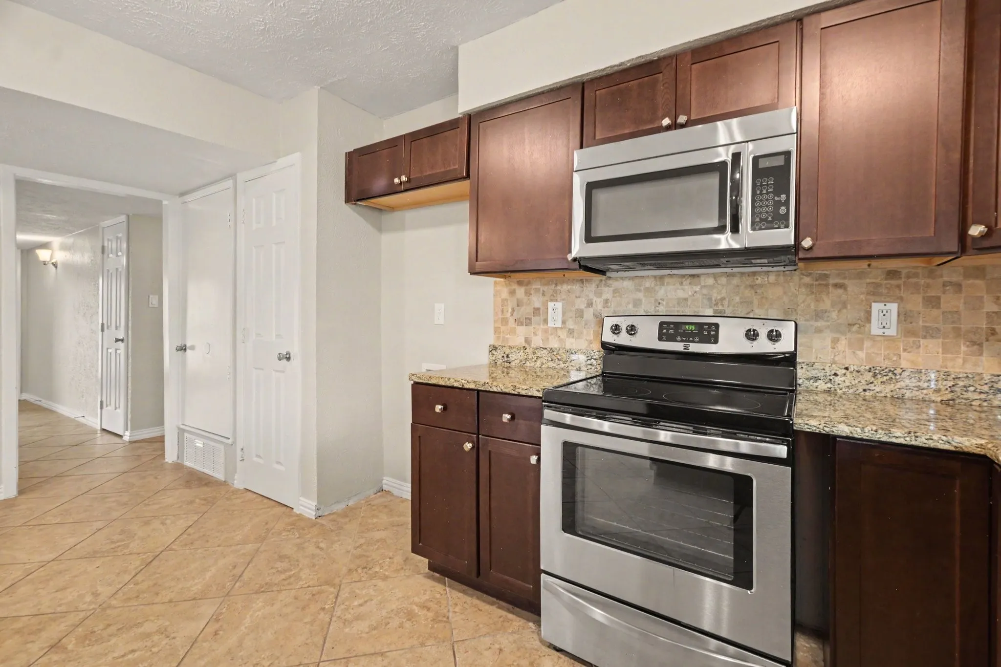 Single Family Residence For Sale in Collin County , 1205 Crestwood Court, Allen, Texas 75002, 4 Bedroom, 2 Bathroom, 2 Garage spaces, 2,090 Sqft, built in 1981, mls#21298985, Real Estate Agent in Allen, Homes For Sale in Collin county, Homes For Sale in Allen, Realtor in Allen Texas, Real Estate Brokerage Independent Realty Texas, Luminita Cordes Realtor