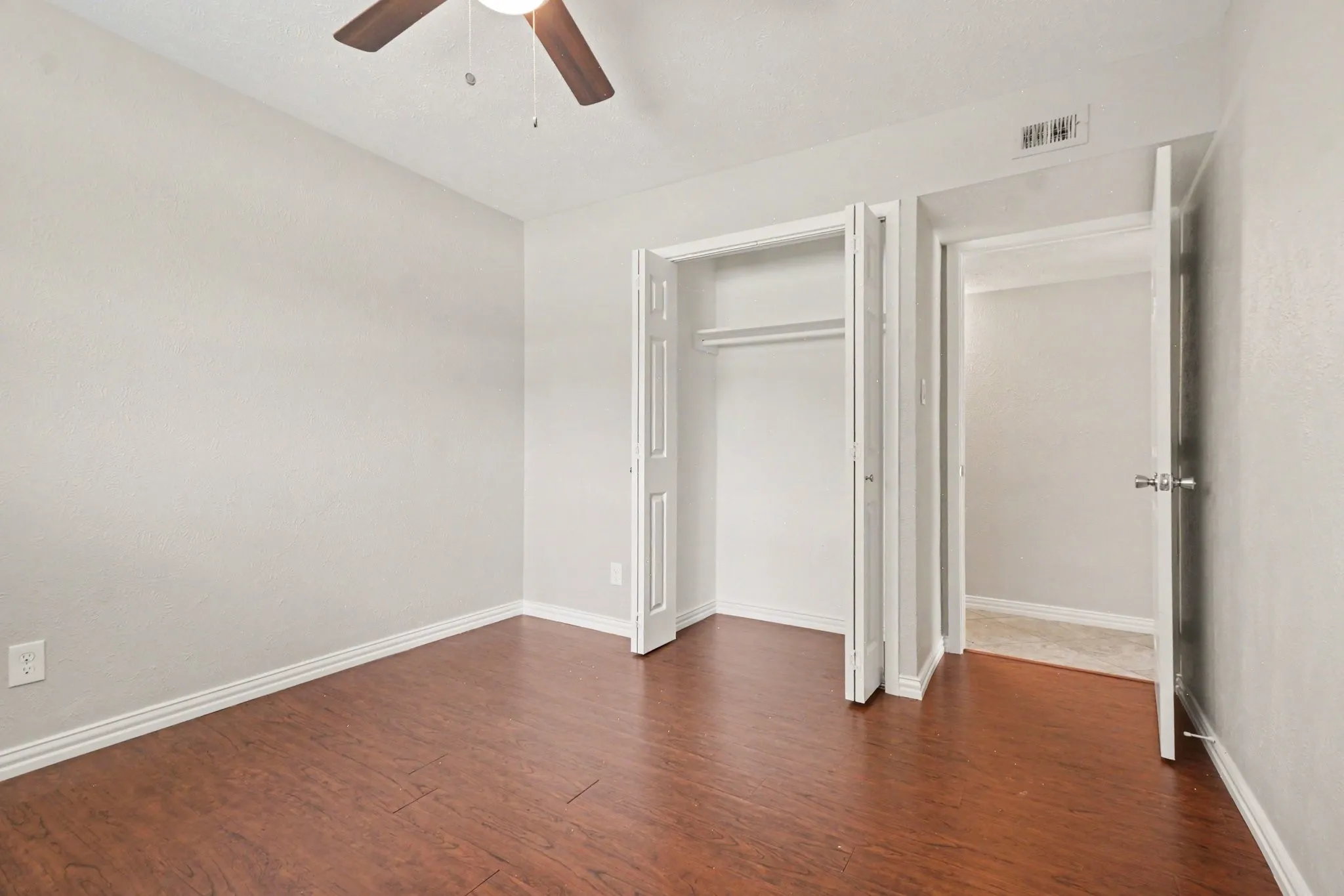Single Family Residence For Sale in Collin County , 1205 Crestwood Court, Allen, Texas 75002, 4 Bedroom, 2 Bathroom, 2 Garage spaces, 2,090 Sqft, built in 1981, mls#21298985, Real Estate Agent in Allen, Homes For Sale in Collin county, Homes For Sale in Allen, Realtor in Allen Texas, Real Estate Brokerage Independent Realty Texas, Luminita Cordes Realtor